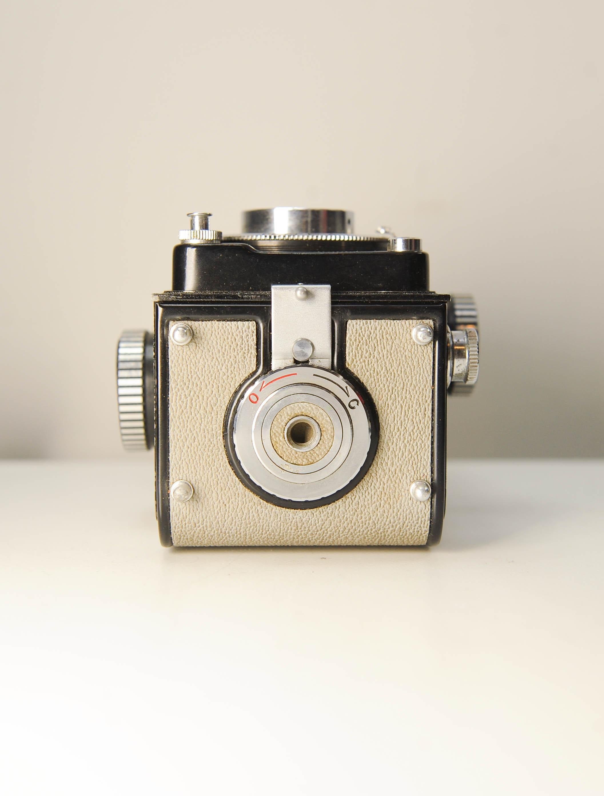 Yashica-44 Spiegelreflex-Mittelformatkamera Yashikor 60mm F3.5 Prime Objektiv im Angebot 7