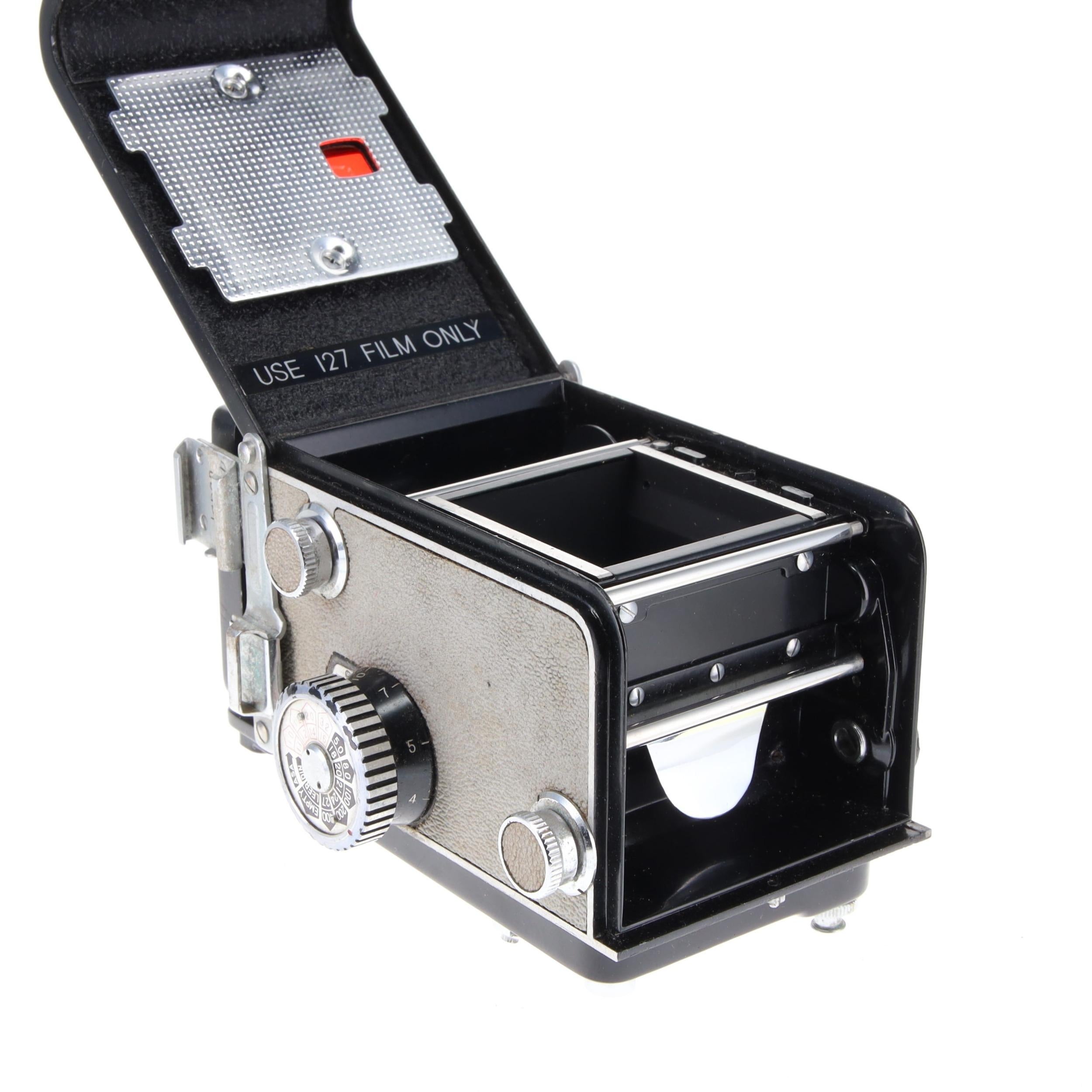 Japanese Yashica-44 Twin Lens Reflex Medium Format Camera Yashikor 60mm F3.5 Prime Lens For Sale
