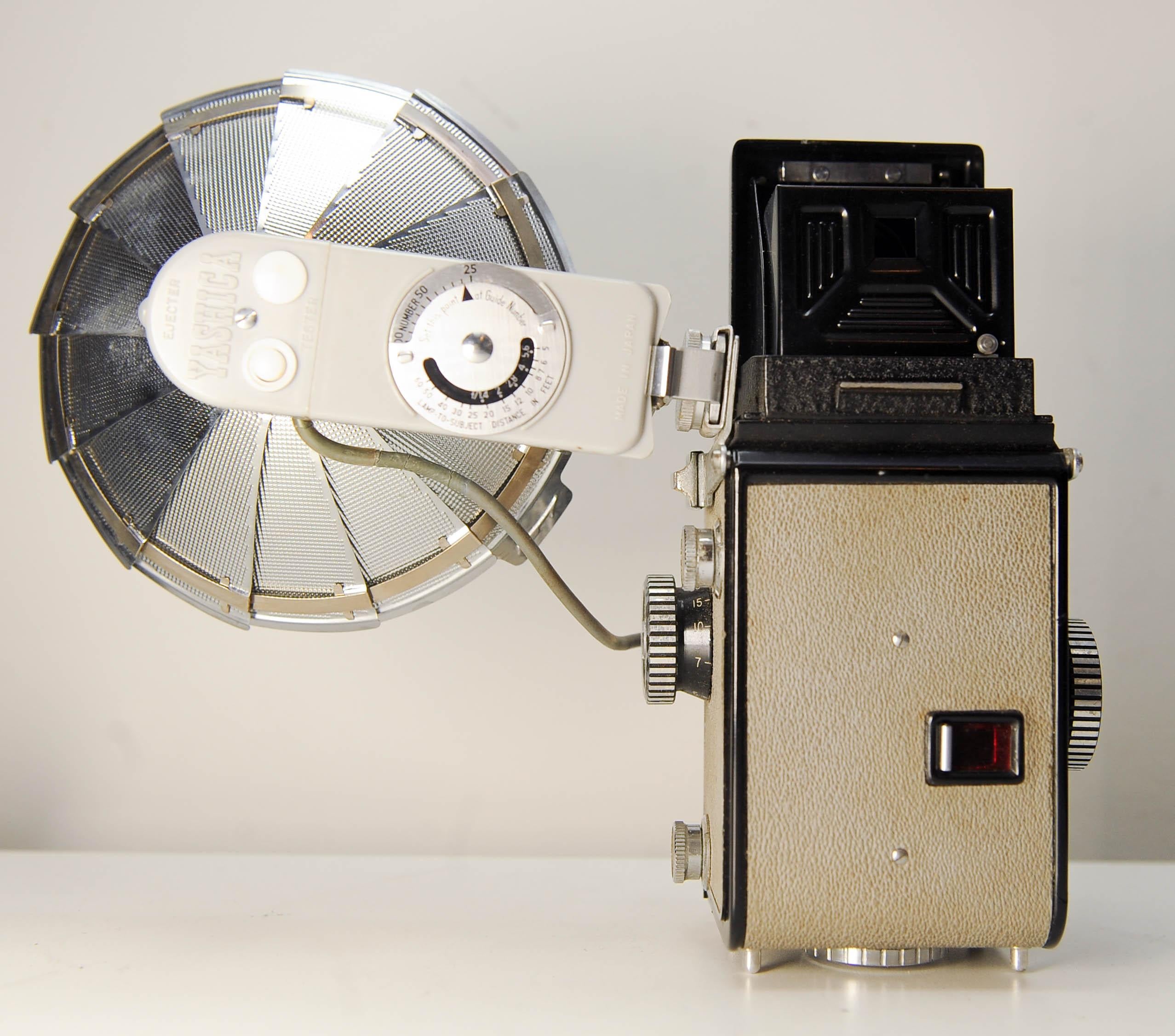 Yashica-44 Spiegelreflex-Mittelformatkamera Yashikor 60mm F3.5 Prime Objektiv (Japanisch) im Angebot