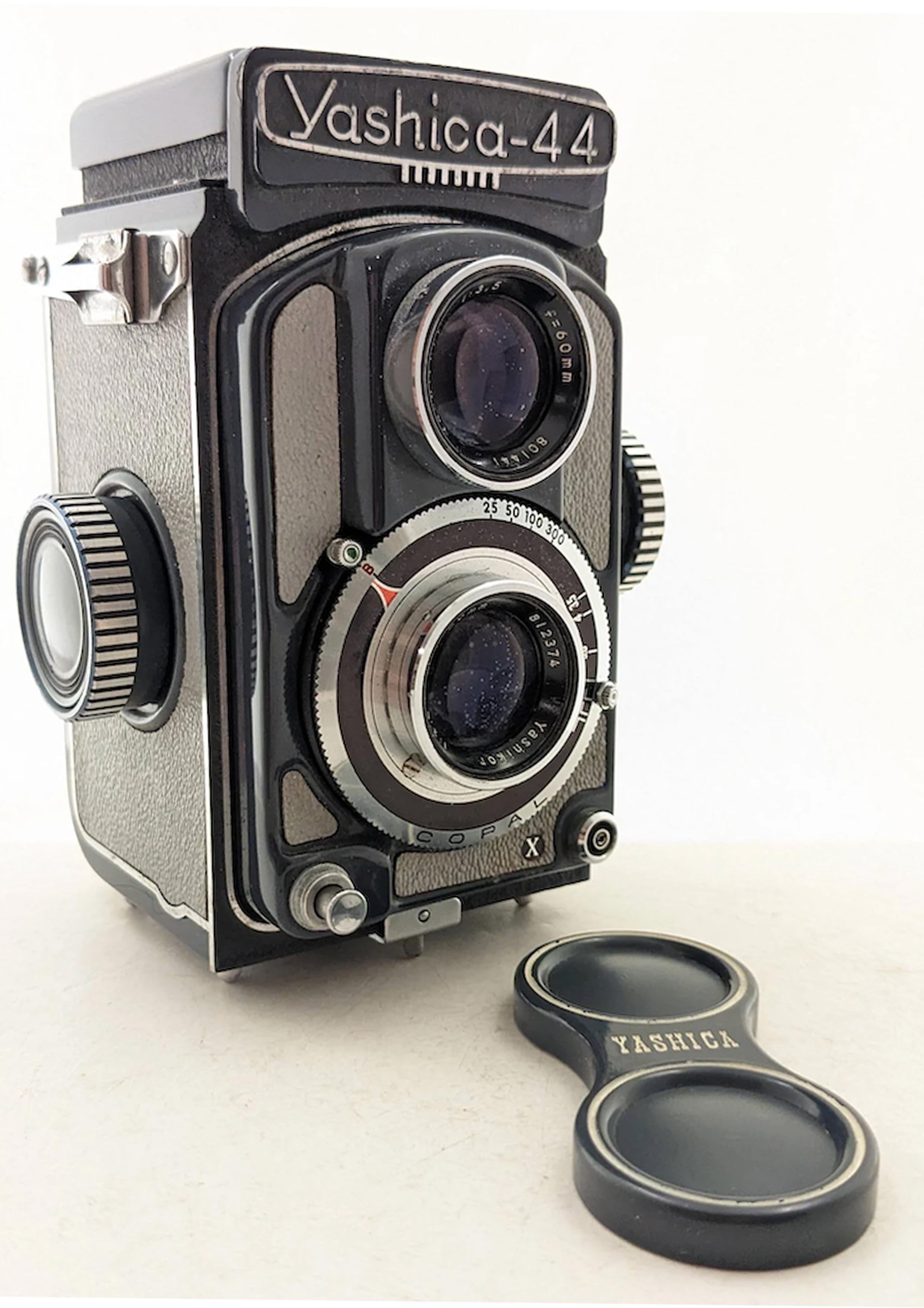 Metal Yashica-44 Twin Lens Reflex Medium Format Camera Yashikor 60mm F3.5 Prime Lens For Sale