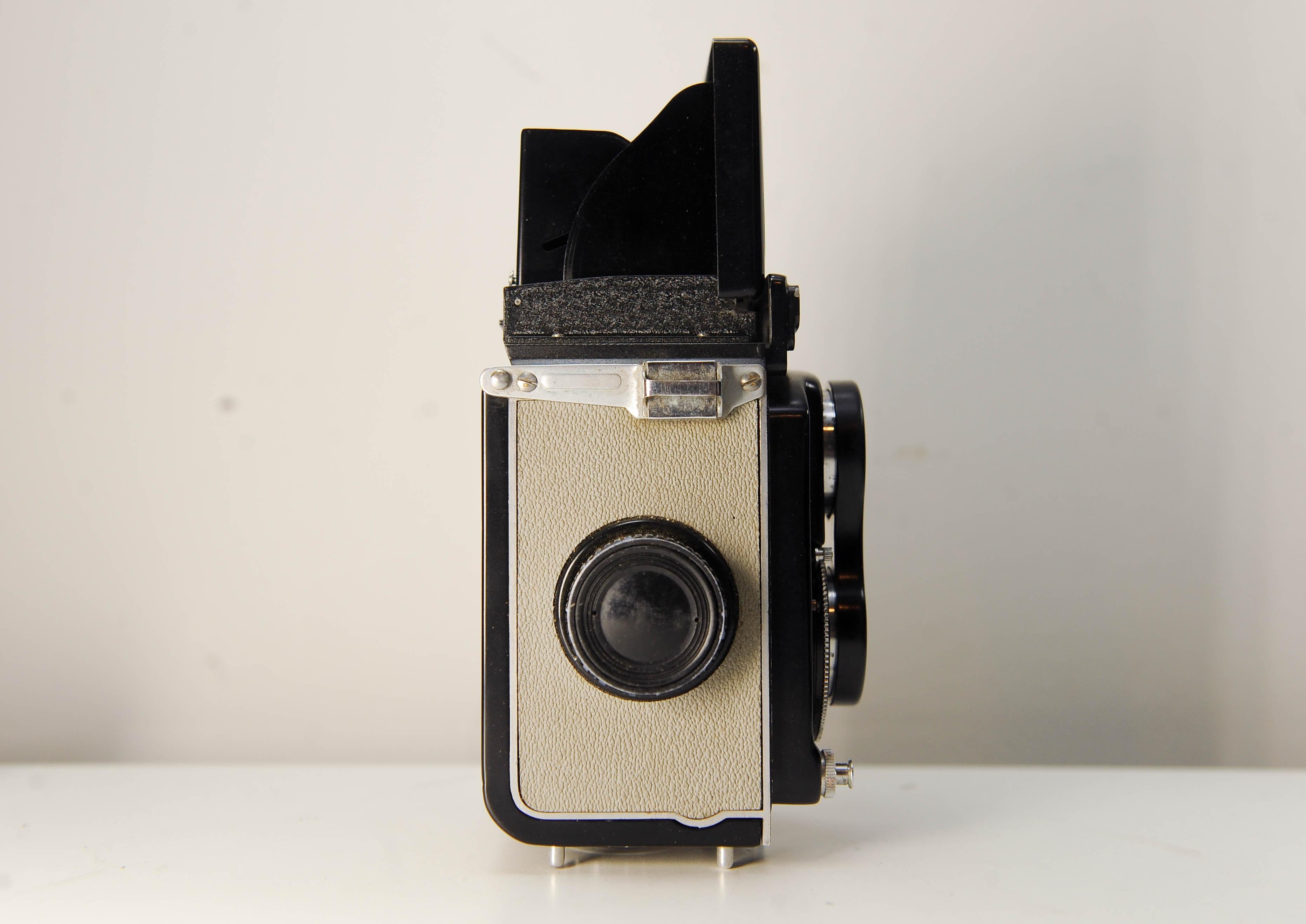 Yashica-44 Spiegelreflex-Mittelformatkamera Yashikor 60mm F3.5 Prime Objektiv im Angebot 2