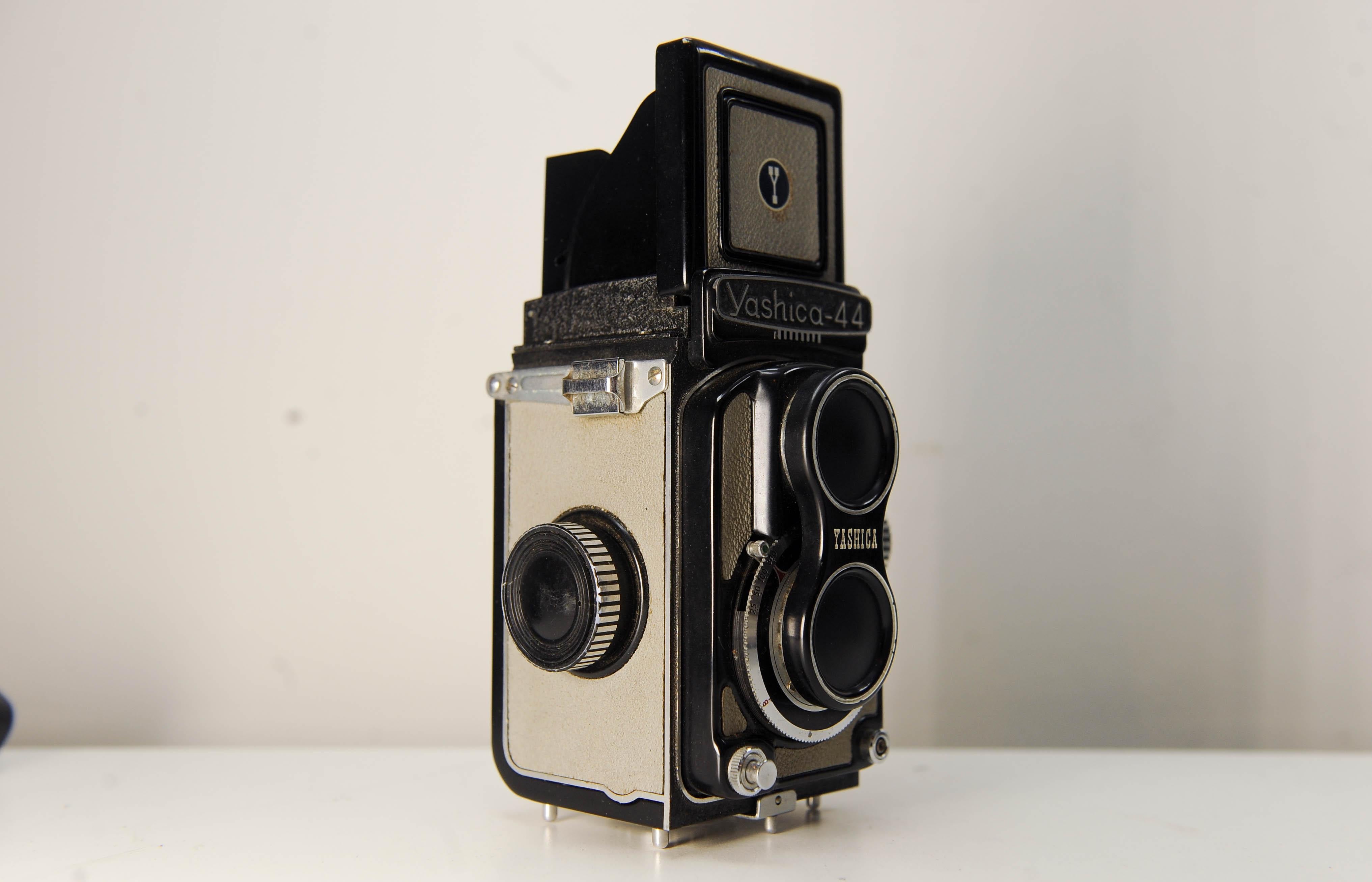 Yashica-44 Spiegelreflex-Mittelformatkamera Yashikor 60mm F3.5 Prime Objektiv (Metall) im Angebot