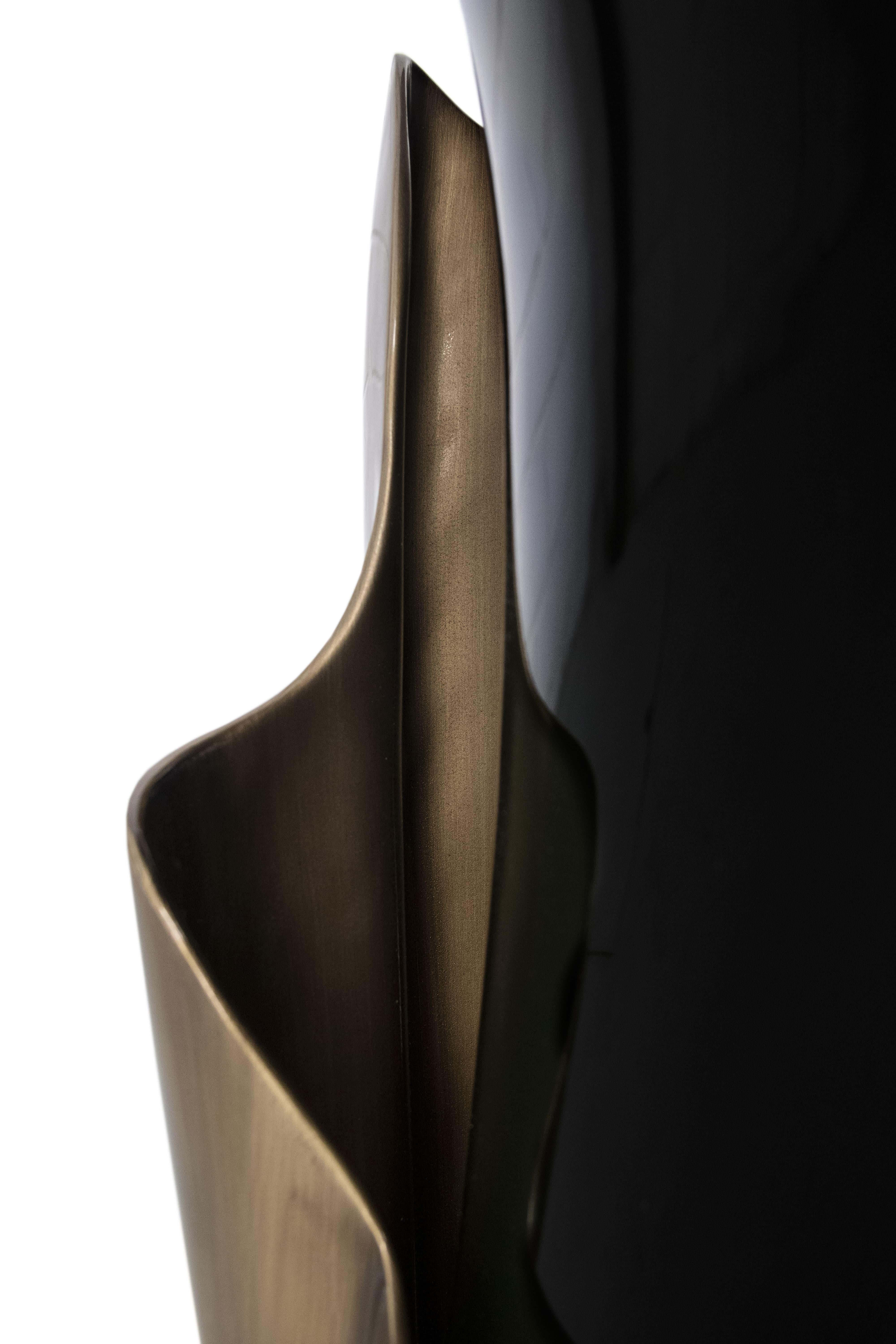 Laiton Table d'appoint Yasmine vieillie à feuilles d'or en vente
