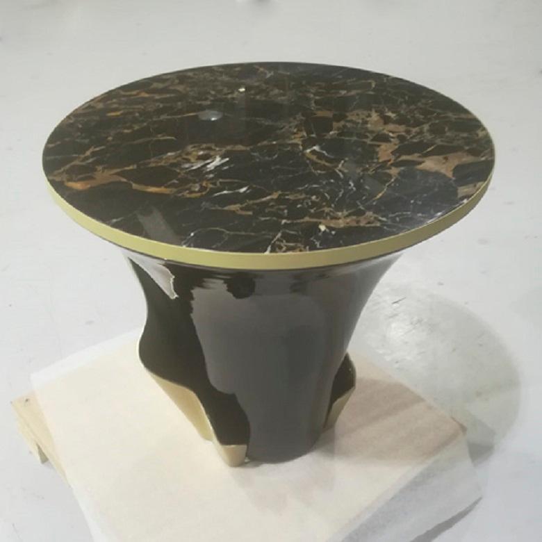 Fait main Table d'appoint ronde en yasmine (en stock) en vente