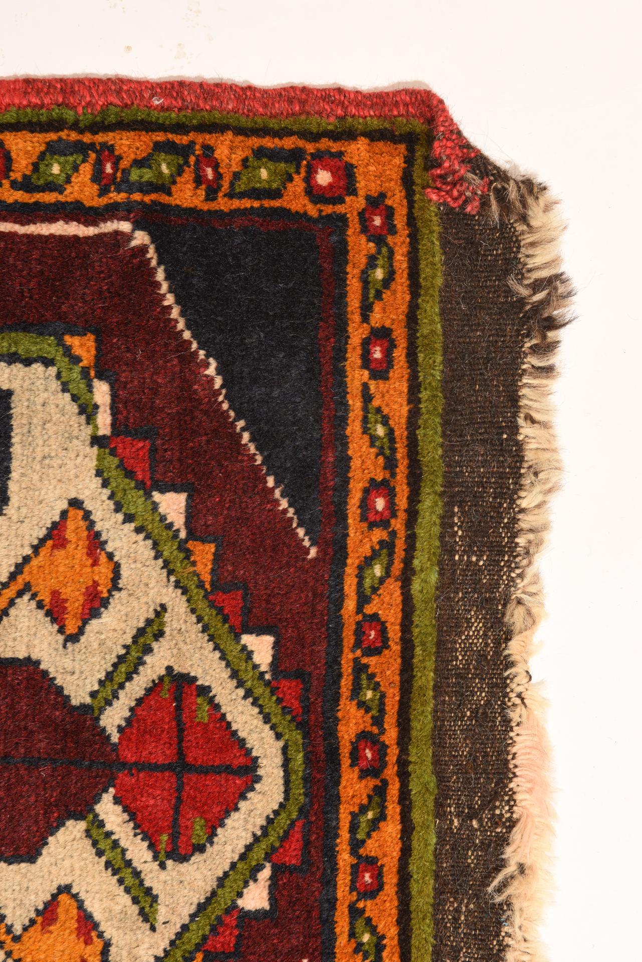 Yastik Little Carpet not a Fragment In Excellent Condition For Sale In Alessandria, Piemonte