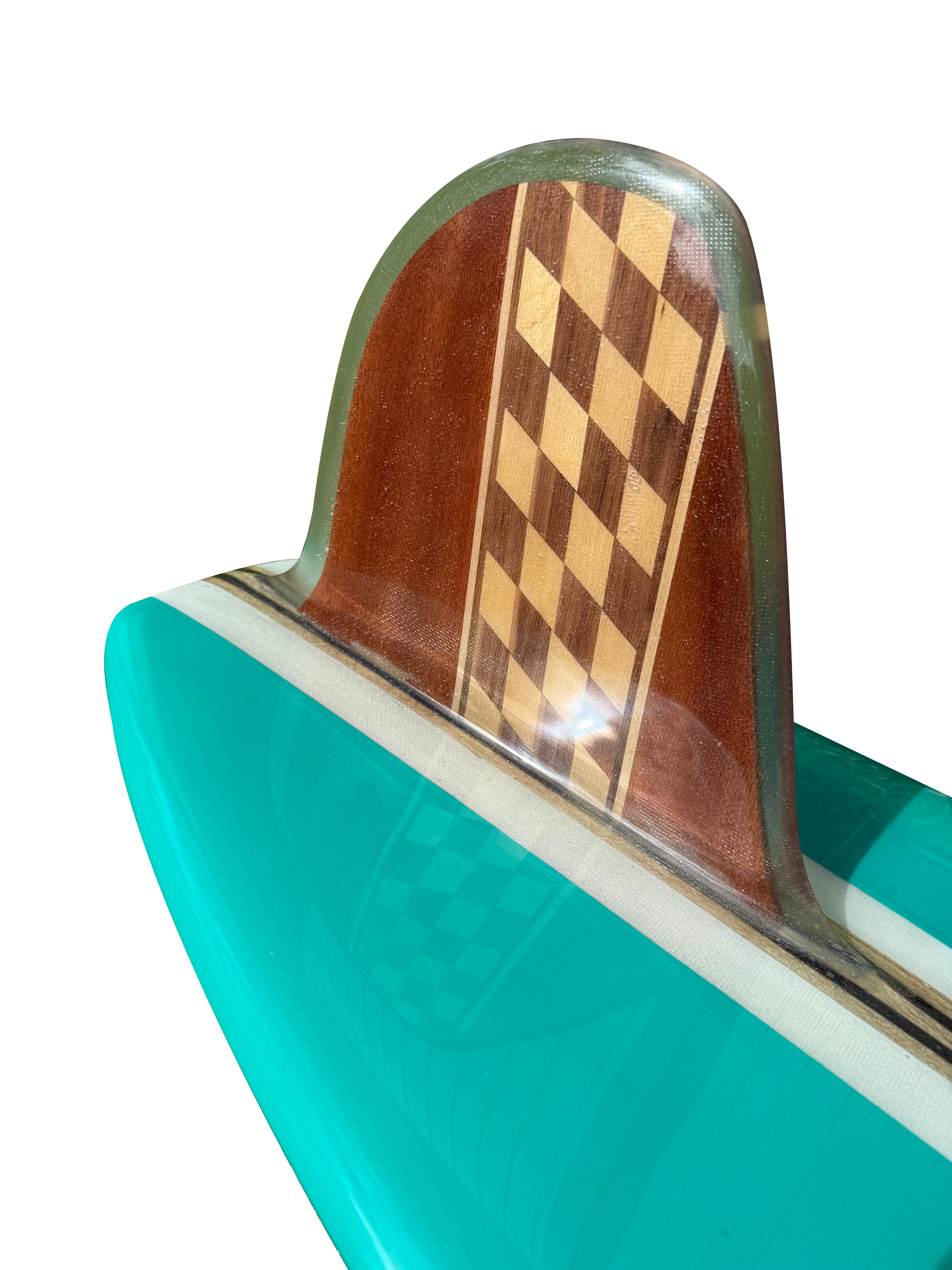 Possiedi un pezzo straordinario della storia del surf californiano con questo longboard Yater da 9'0