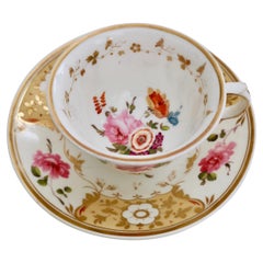 Tasse et soucoupe en porcelaine Yates:: jaune avec roses:: Régence:: vers 1825