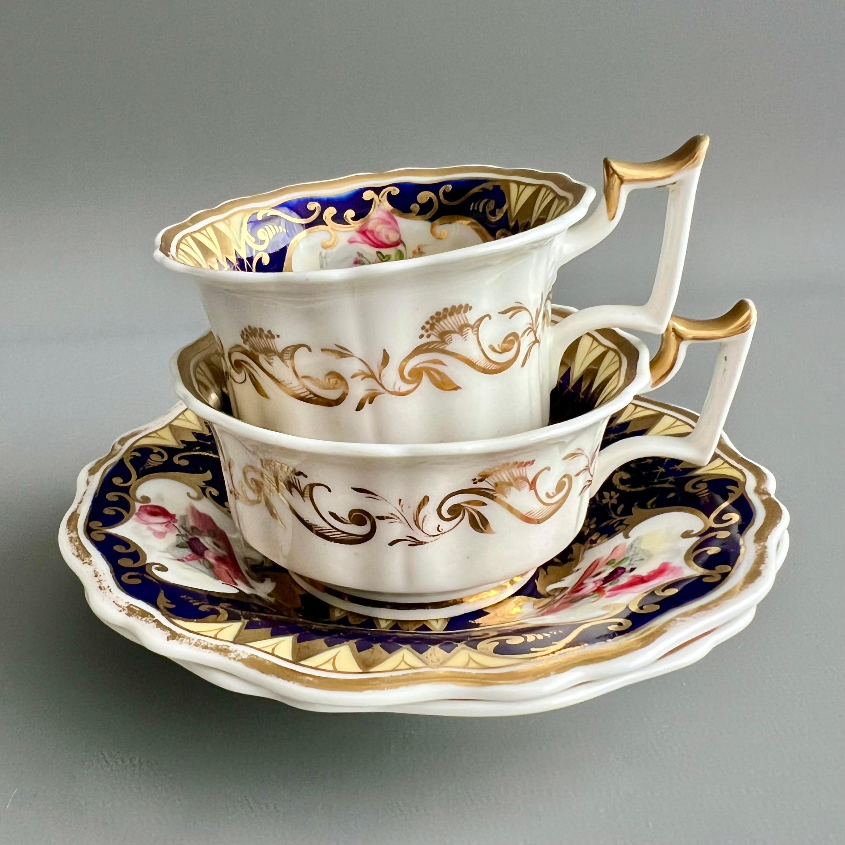 Service à thé de Yates, bleu cobalt, doré et fleurs patt. 1038, vers 1825 Bon état - En vente à London, GB