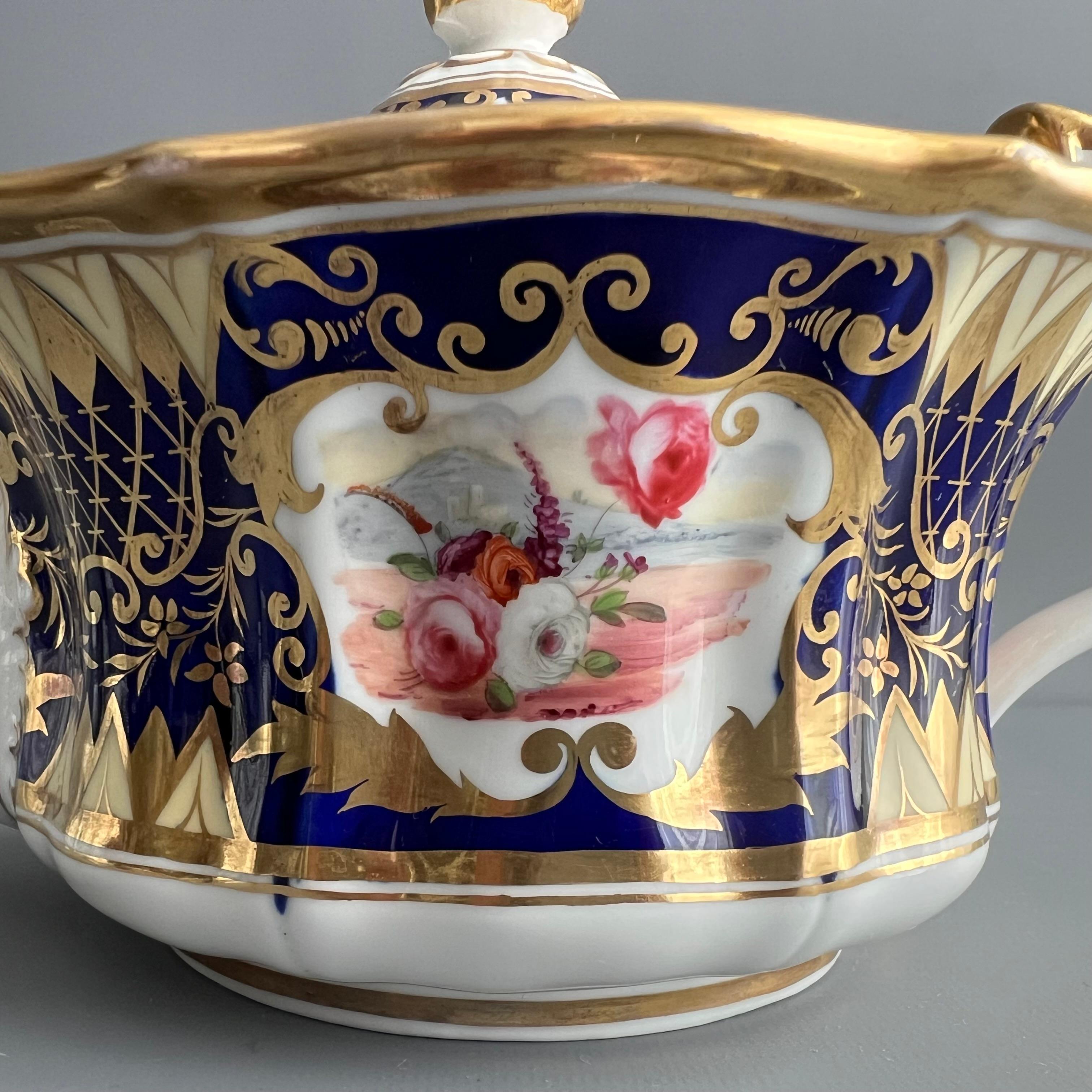 Porcelaine Service à thé de Yates, bleu cobalt, doré et fleurs patt. 1038, vers 1825 en vente