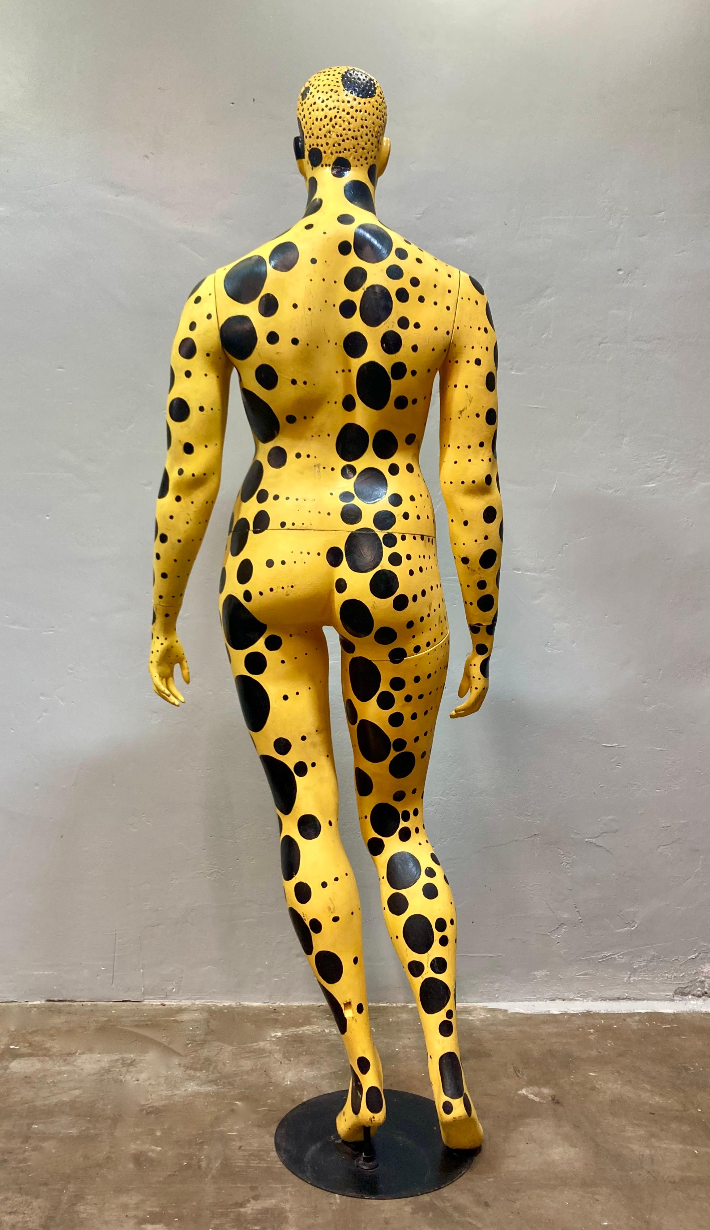Vetroresina Manichino ispirato a Yayoi Kusama in vendita