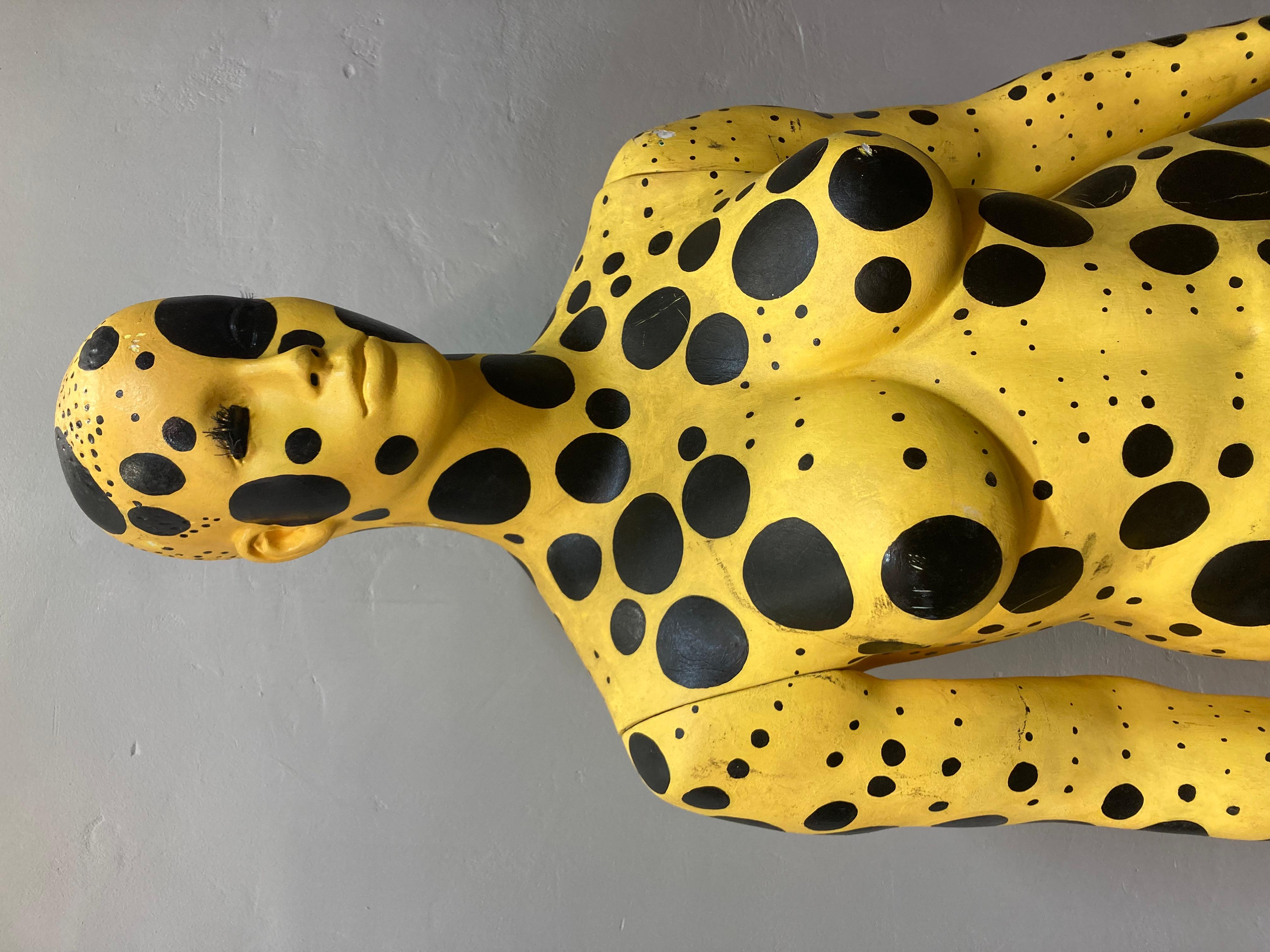 Manichino ispirato a Yayoi Kusama in vendita 3