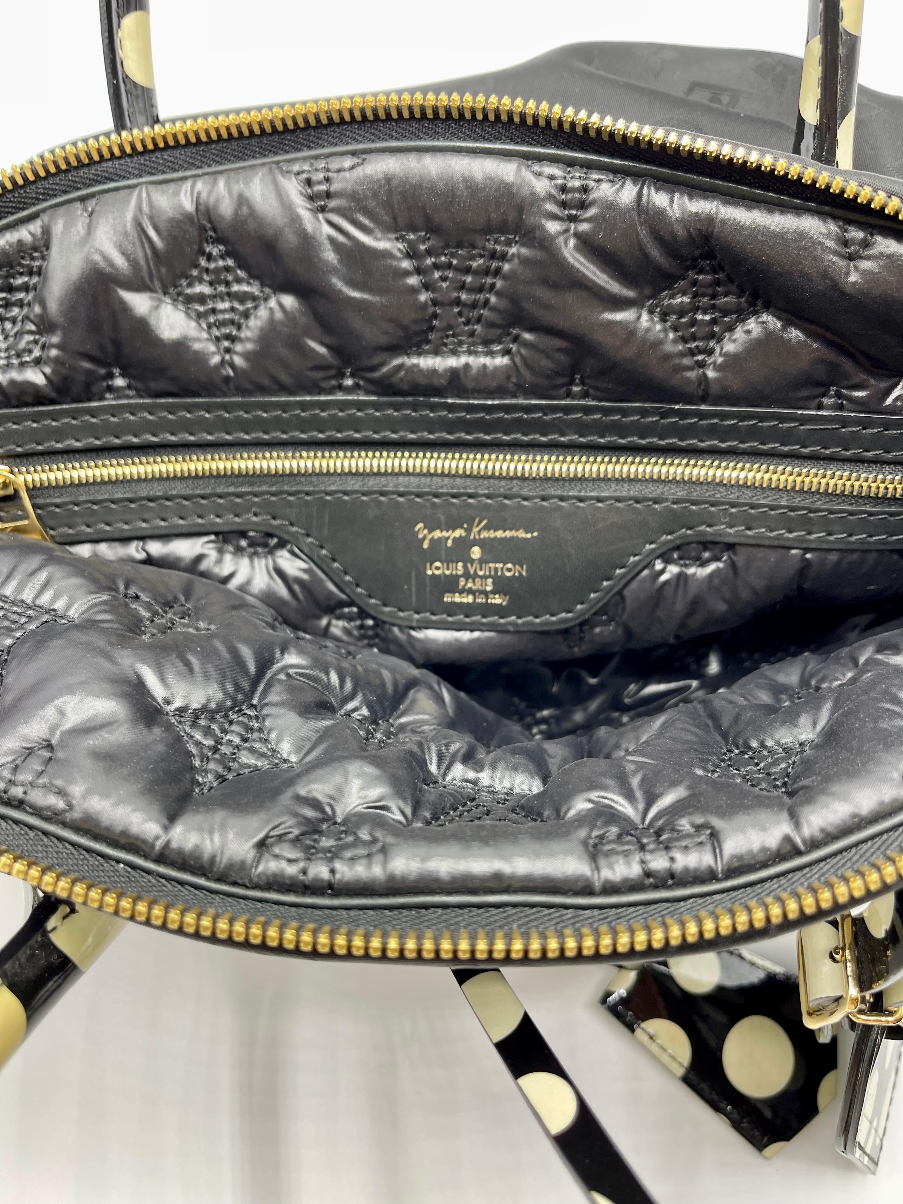 Yayoi Kusama Sac Lockit Louis Vuitton édition limitée Bon état - En vente à Palm Beach, FL