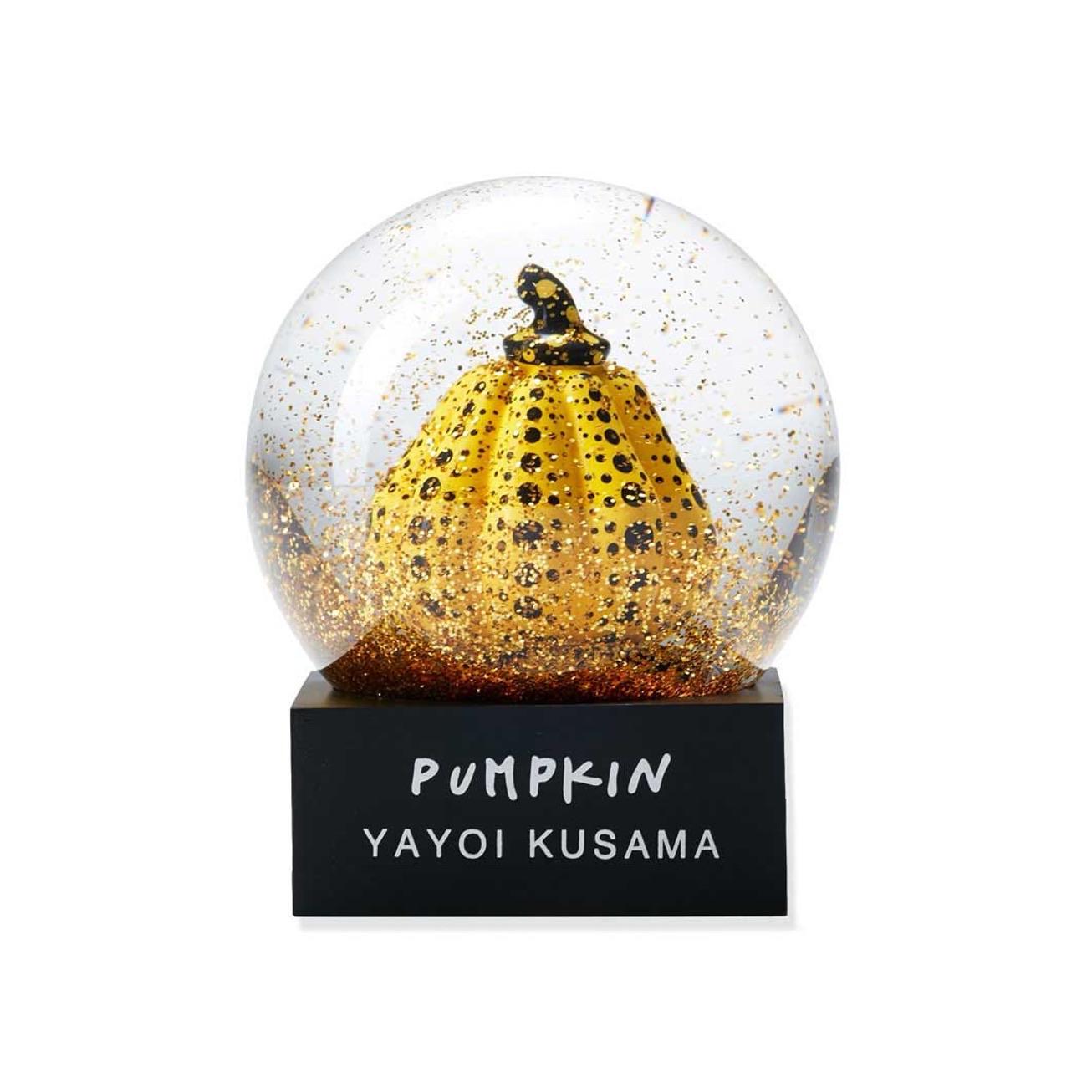 Yayoi Kusama
Dôme de la boule à neige de la citrouille jaune et noire, 2019
Verre, polyrésine, eau
3 1/10 × 2 3/5 × 2 3/5 in  8 × 6.5 × 6.5 cm