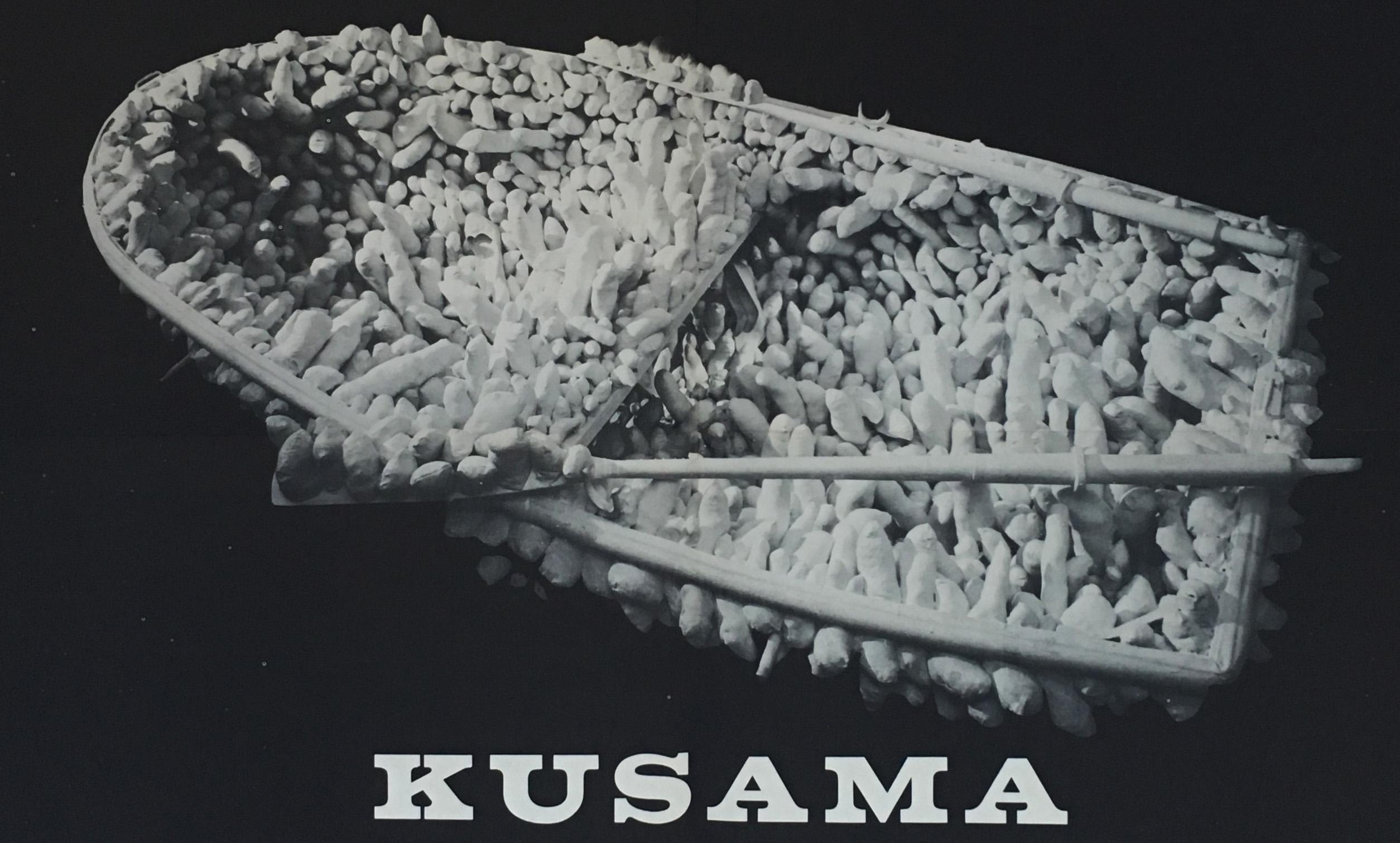 Yayoi Kusama:: Aggregation: Tausend Boote zeigen:: 1963 
Das von Kusama entworfene Ausstellungsplakat von 1963 zur Förderung der One Thousand Boats Show der Künstlerin in der Gertrude Stein Gallery:: New York:: NY:: vom 17. Dezember 1963 bis 11.