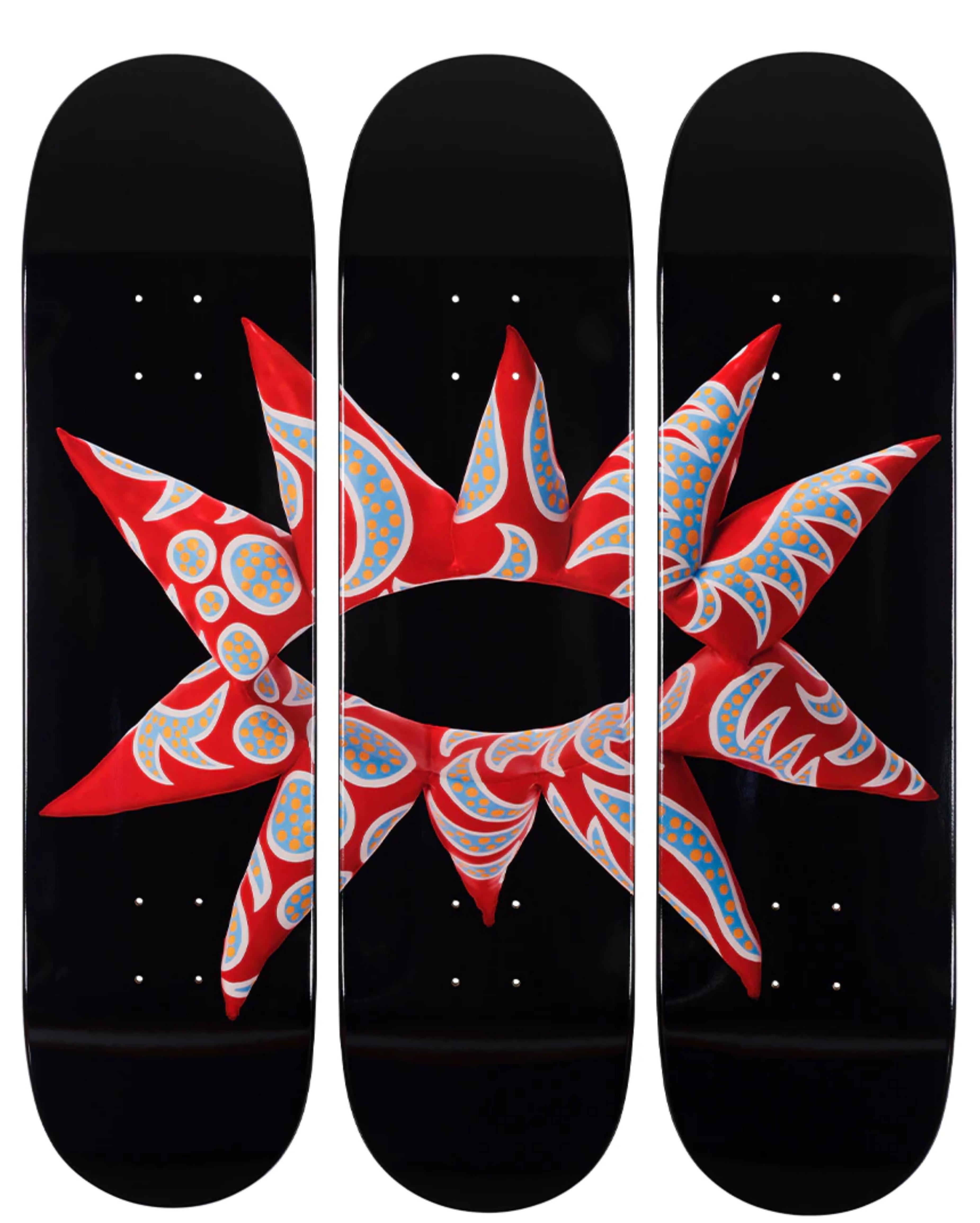 Mit all My Flowering Heart Skateboard Triptychon, 3 limitierte Auflage von Skateboard-Decken  – Print von Yayoi Kusama