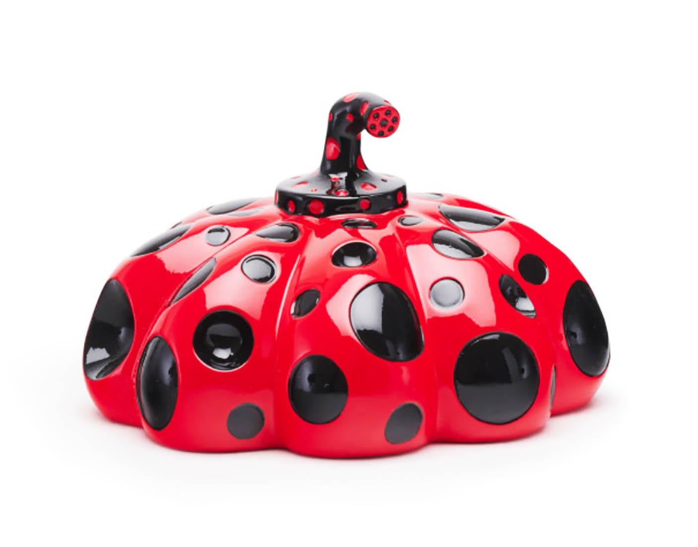 Kusama Pumpkins (Set aus 2 Werken) (Braun), Abstract Sculpture, von Yayoi Kusama