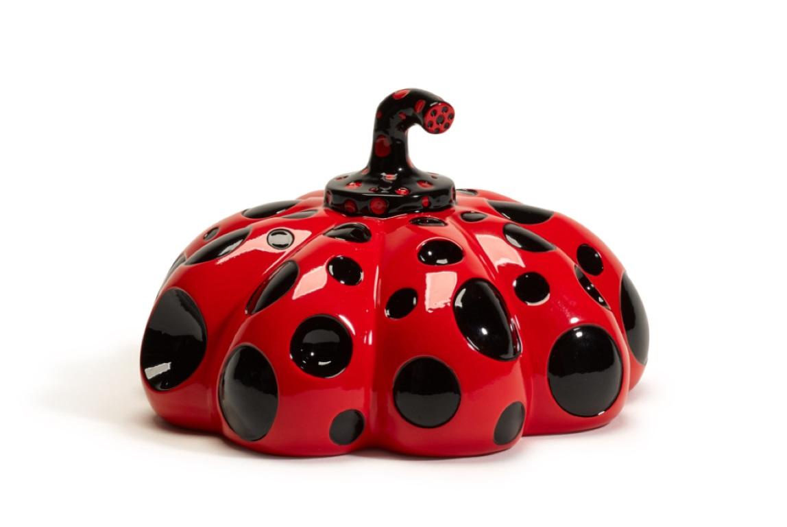 Naoshima Rotes Pumpkin. Kunstharz-Skulptur von Yayoi Kusama