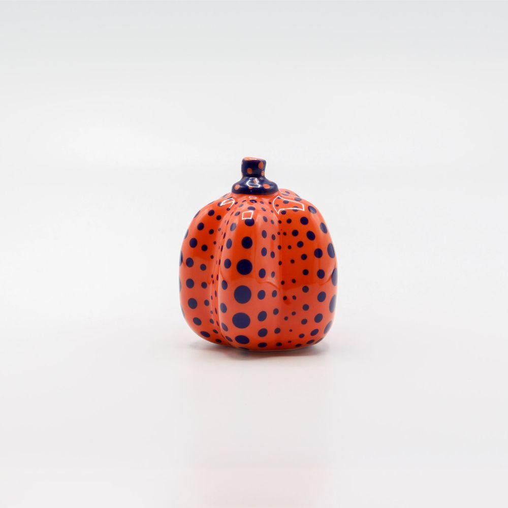 Yayoi Kusama Figurative Sculpture – Kürbis (Limoges) (Rot und Schwarz), Keramik-Skulptur mit Edition