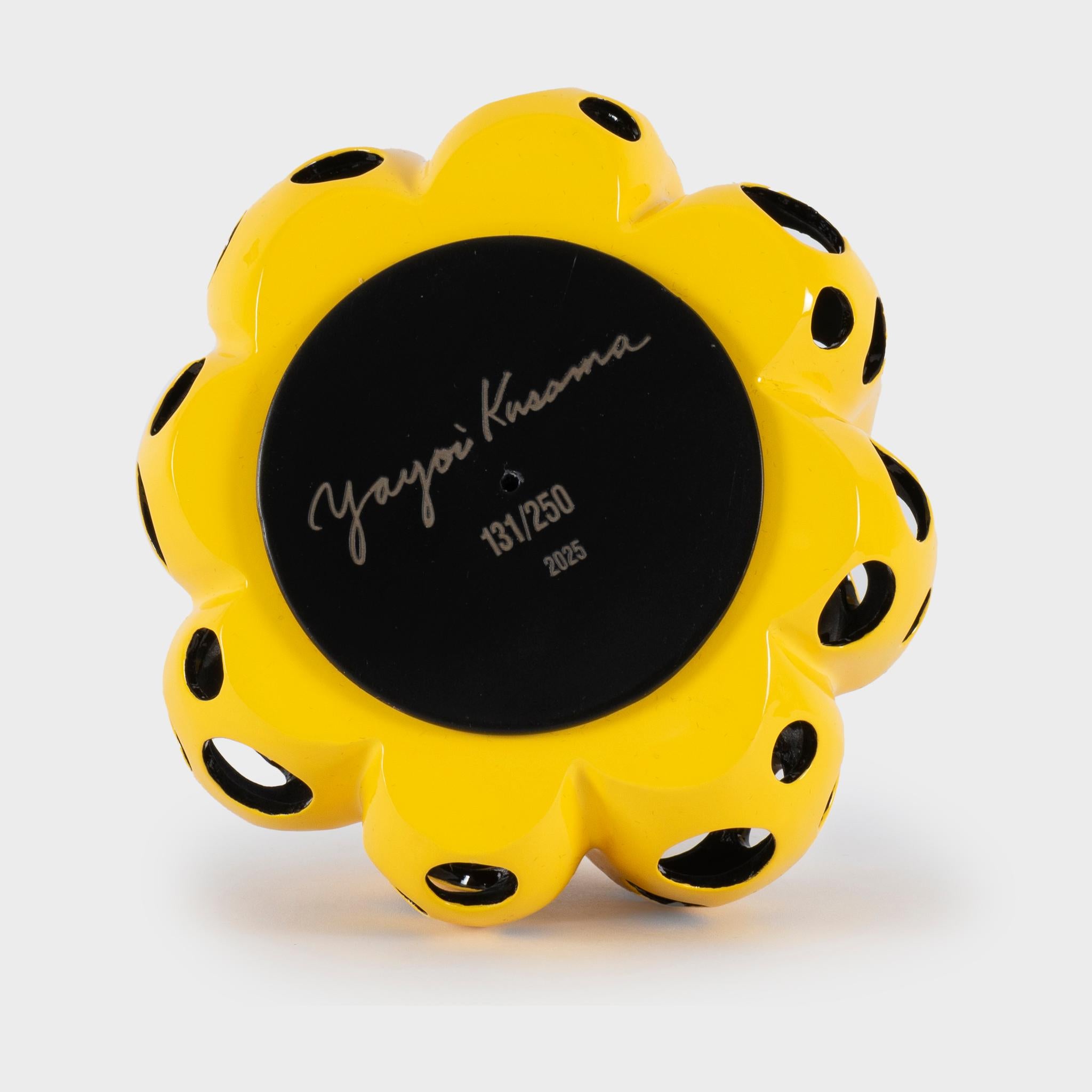 Hand painted zinc alloy metal pumpkin with perforated dots

Edition of 250

12 x 12 cm (4.7 x 4.7 in)

Numbered

Mint, as issued. Sold in the original packaging
