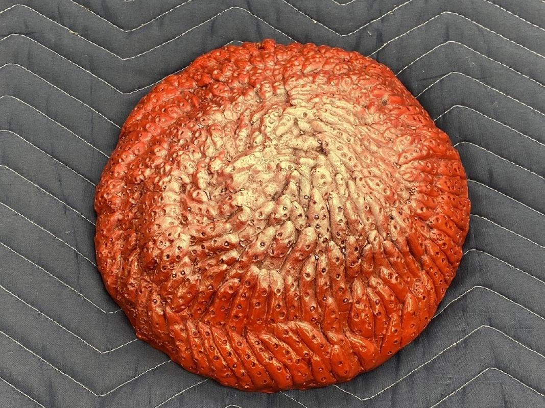 Erdbeer 1. Bronzeskulptur von Yayoi Kusama (1974/93) Limitierte Auflage von 30 Stück im Angebot 7