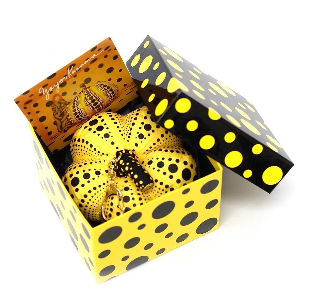 Zucca mascotte di Yayoi Kusama (zucca gialla e nera) in vendita 1