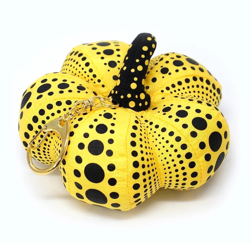 Mascotte de citrouille Yayoi Kusama (citrouille jaune et noire) en vente 2