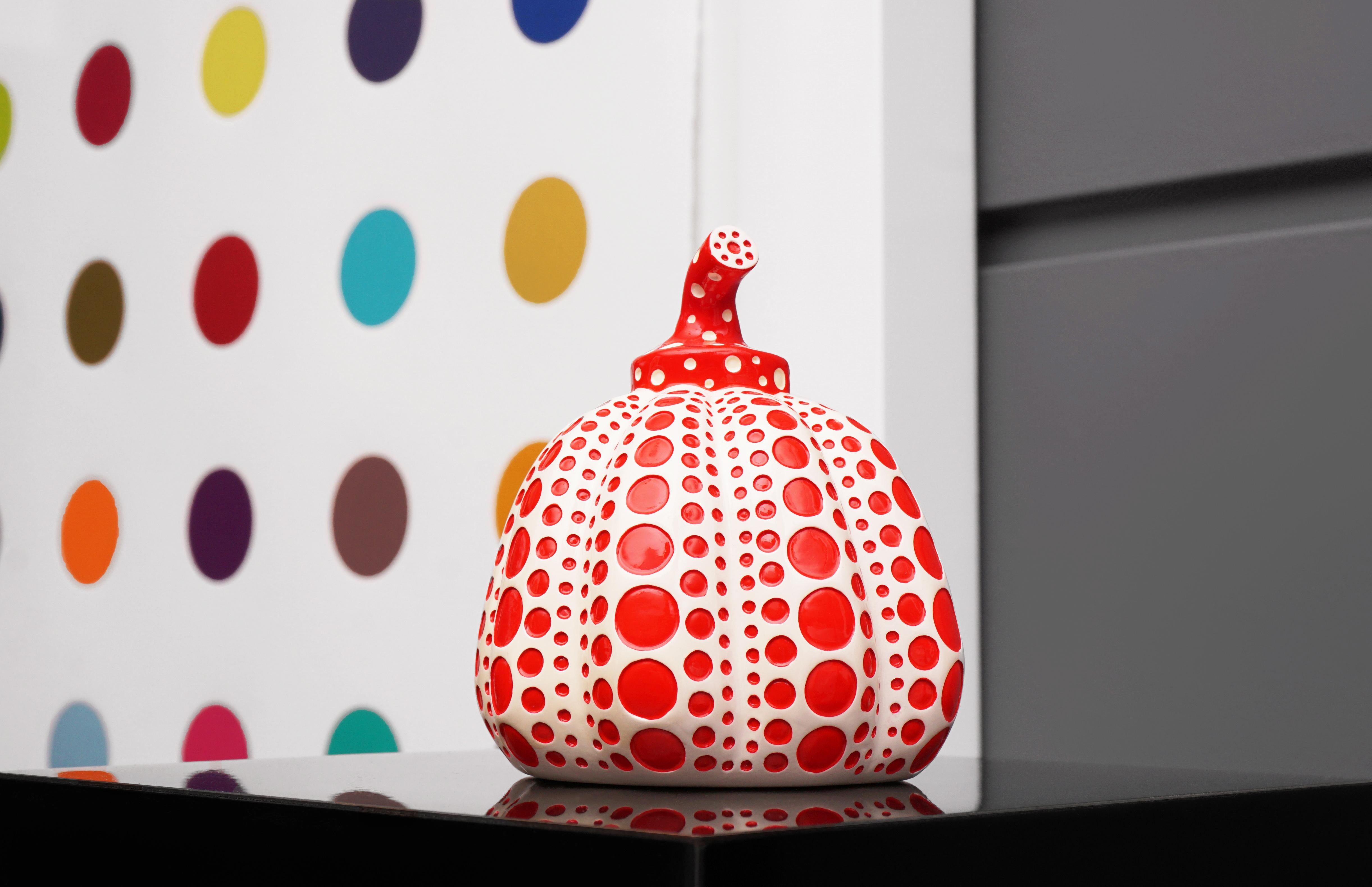 Yayoi Kusama 'Kürbis' Satz von zwei Pop-Art-Harz-Skulpturen, 2016 im Angebot 1