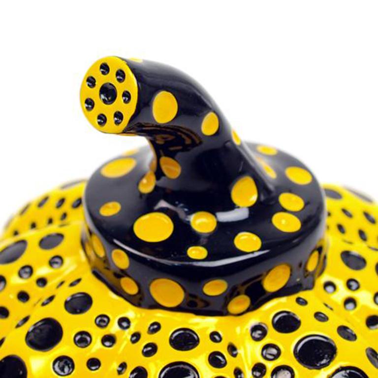 Pumpkin (yellow)
Date of creation: 2016
Medium: Sculpture
Media: Resin
Edition: Open
Size: 9,5 x 7,5 cm
Observations: Sculpture created with high quality resin stamped on its base with Yayoi Kusama's copyright. Published by Benesse Holdings, Inc.,
