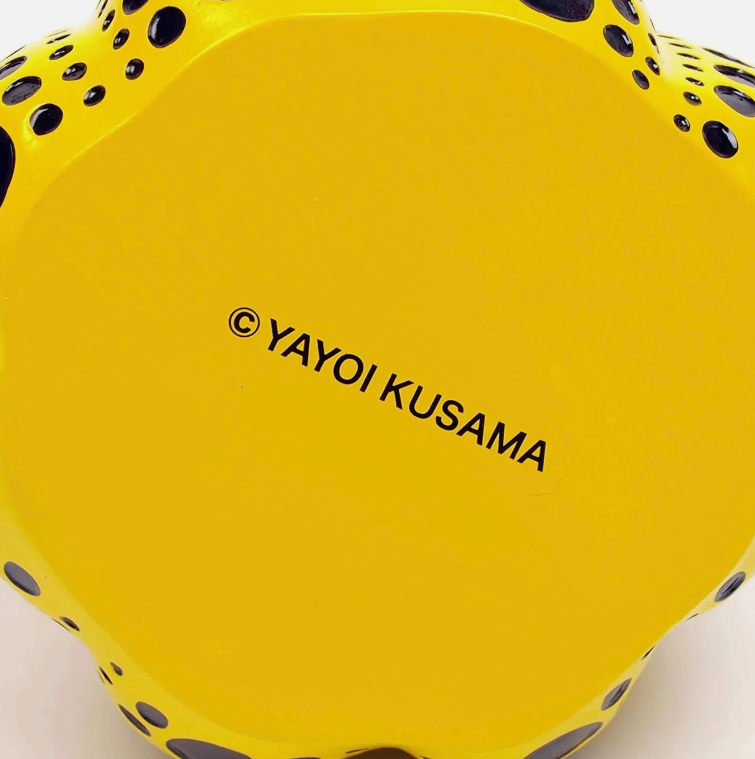 Yayoi Kusama Conjunto de dos calabazas: Amarillo y Negro / Rojo y Blanco: en venta 1