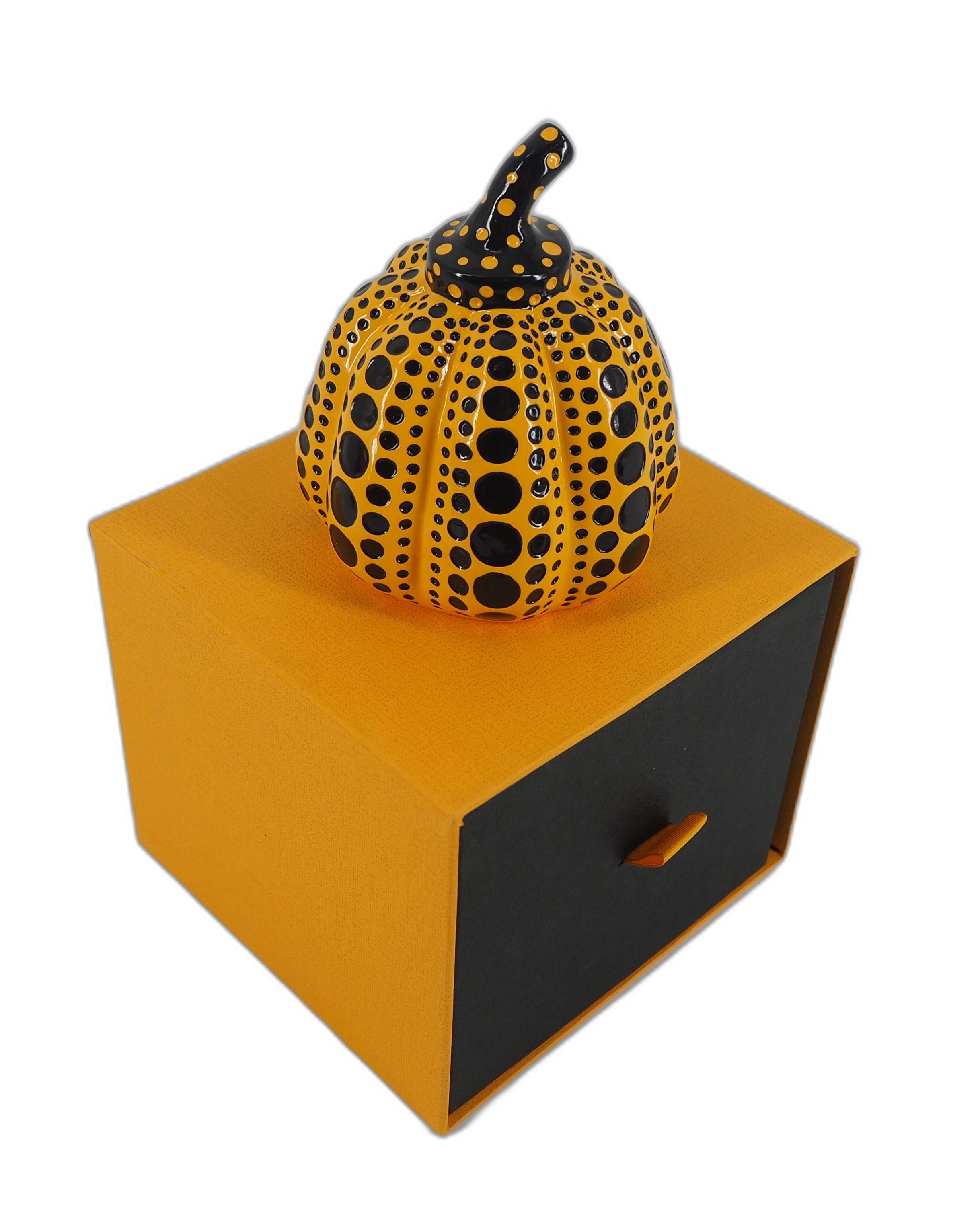 Yayoi Kusama Figurative Sculpture – Gelber Pumpkin (Dot Obsession) – Original-Skulptur mit Original-Etui