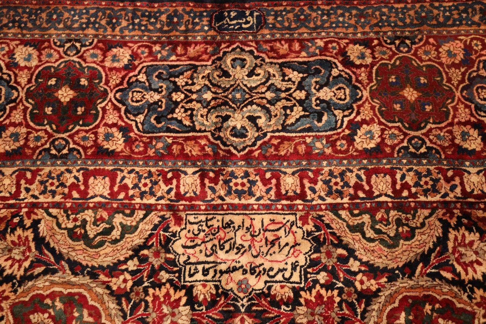 Yazd-Kerman Signierter antiker Teppich; Rot, Beige, & TiefNavy - 9 x 19 im Angebot 4