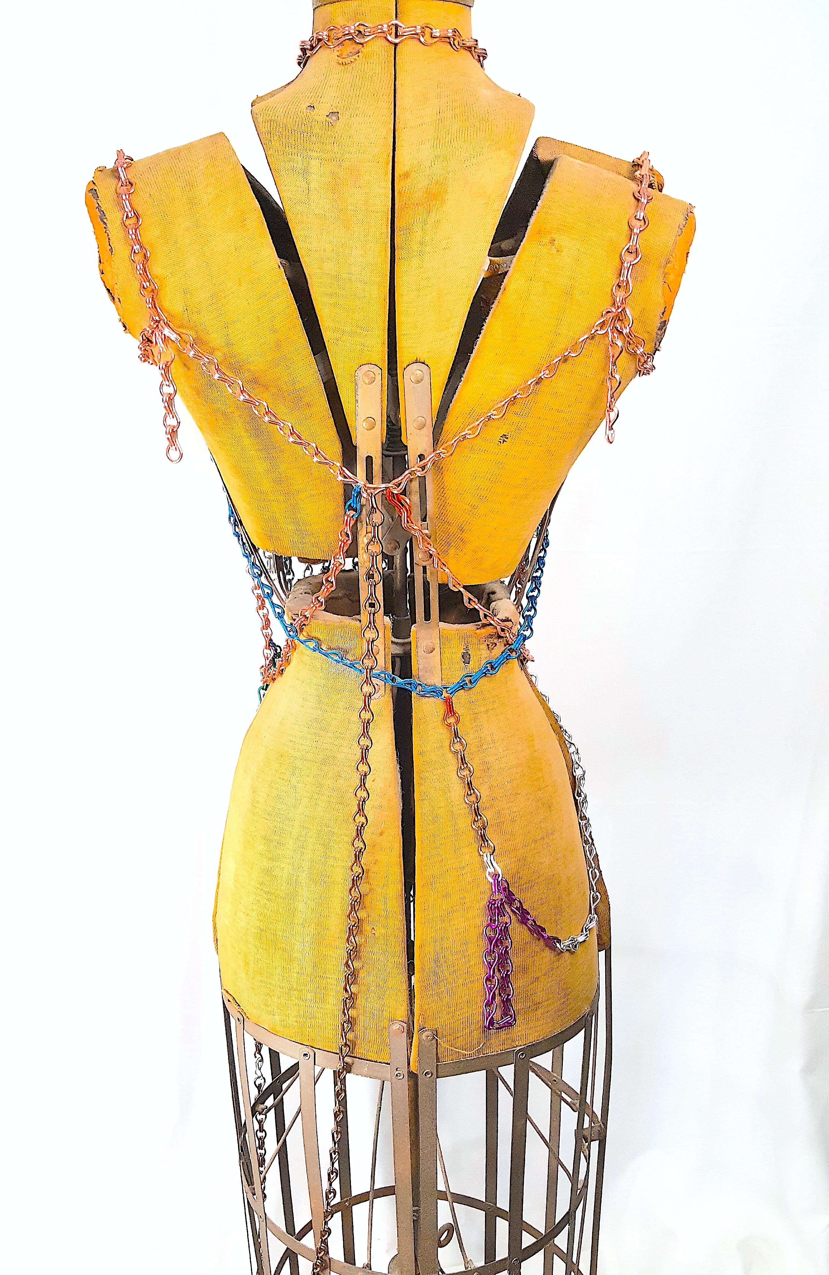 YBA YoungBritishArtist Sculpture JewelryCostume First US Exhibit 2000-2001 In Excellent Condition For Sale In Chicago, IL