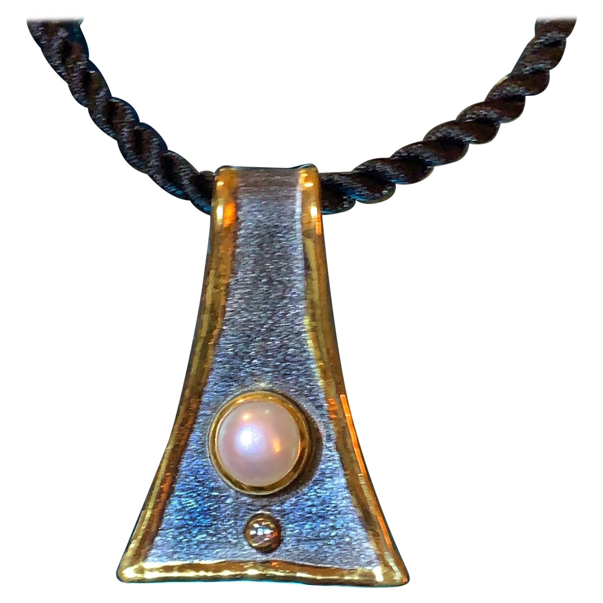 Pendentif YC en argent fin, perles et diamants, rhodium noir et or avec chaîne en forme de corde
