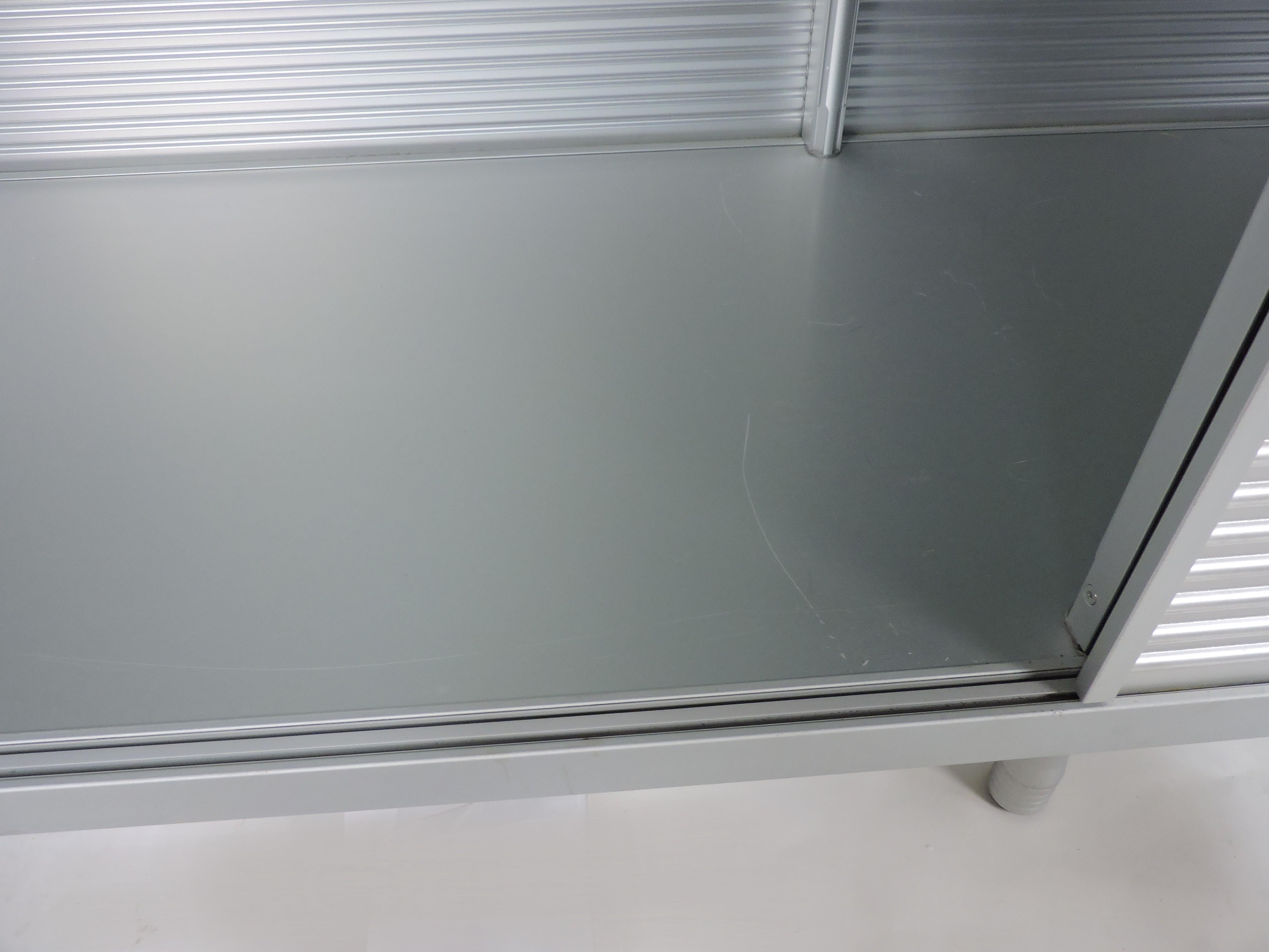 Credenza con armario de aluminio y cristal Ycami PAC de Decoma Design Italia finales del siglo XX en venta