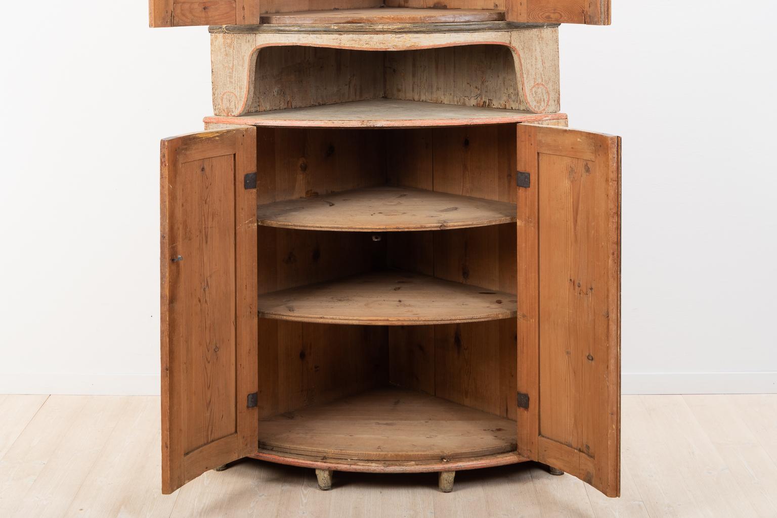 Pine Year 1800 Swedish Gustavian Corner Cabinet from Forsa