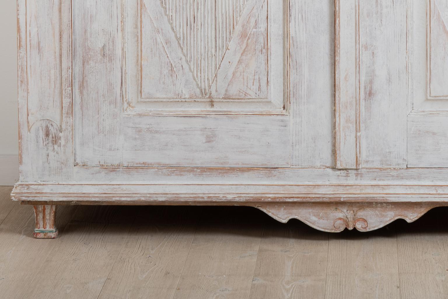 Pine Year 1800 Swedish Gustavian Sideboard from Örnsköldsvik