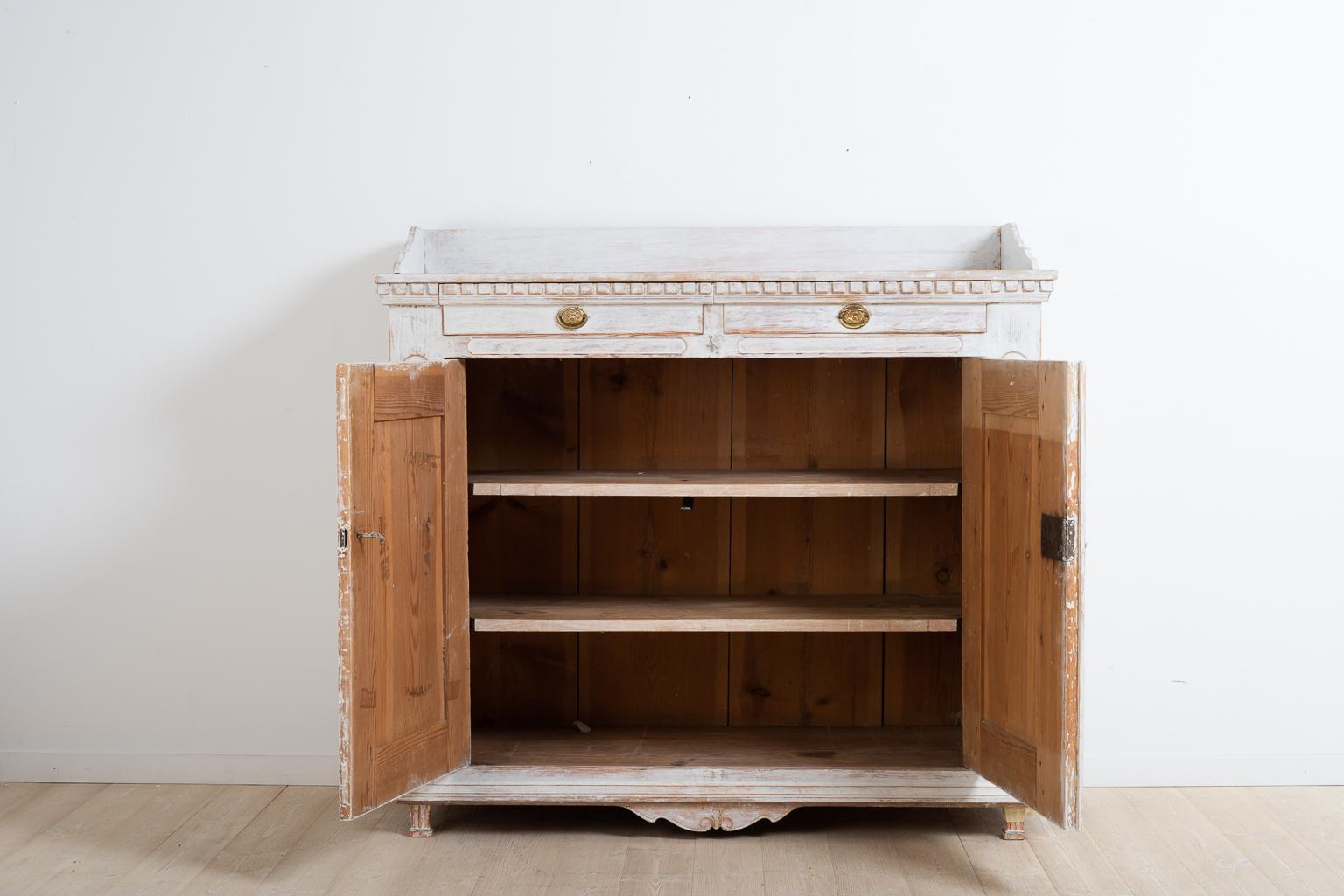 Year 1800 Swedish Gustavian Sideboard from Örnsköldsvik 1