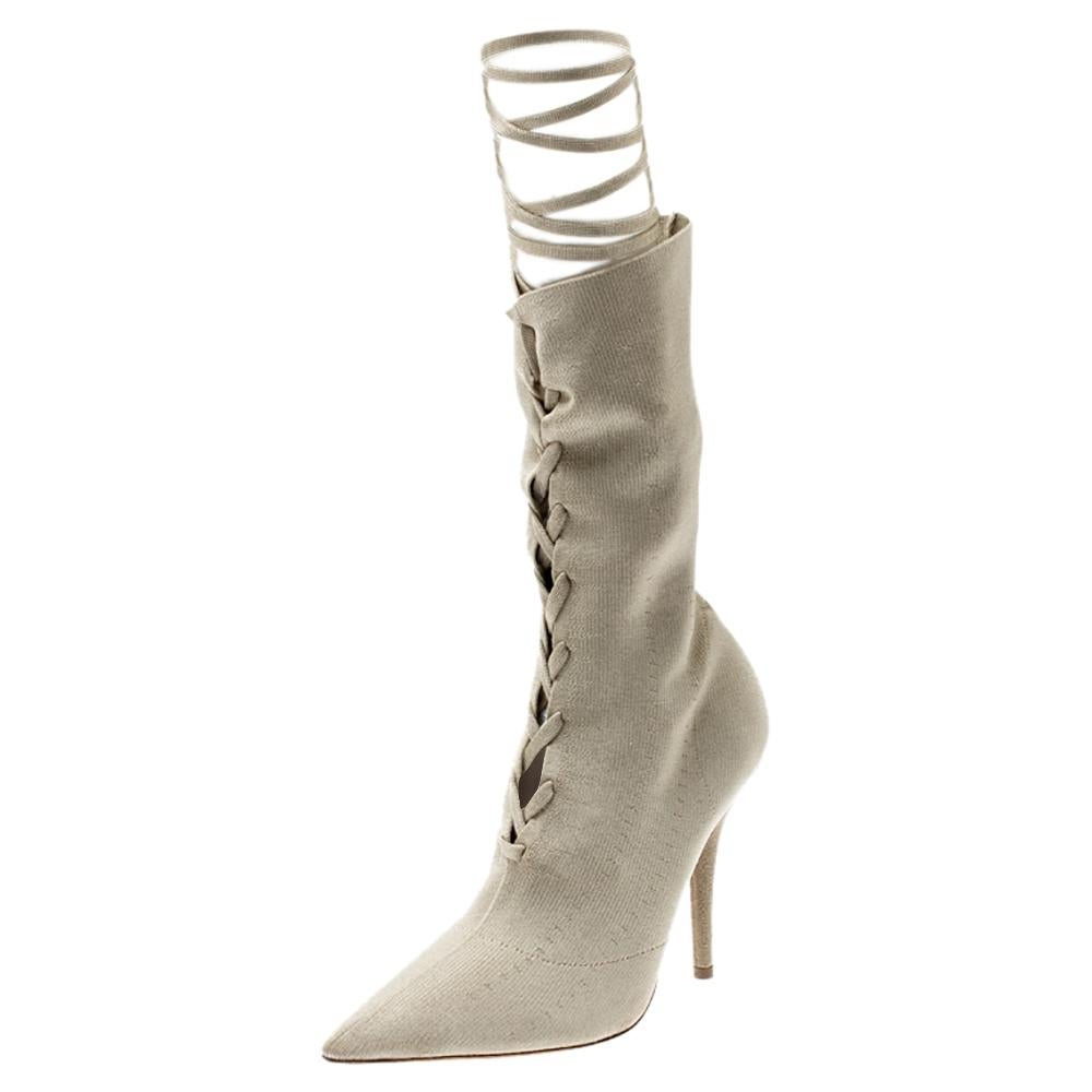 Get Yeezy's high fashion appeal with this pair of lace-up boots. Crafted from knit fabric, these boots feature pointed toes, lace-up fronts, lace-up ties, and 10.5 cm heels. They'll stand out when paired with midi or mini hemlines.

