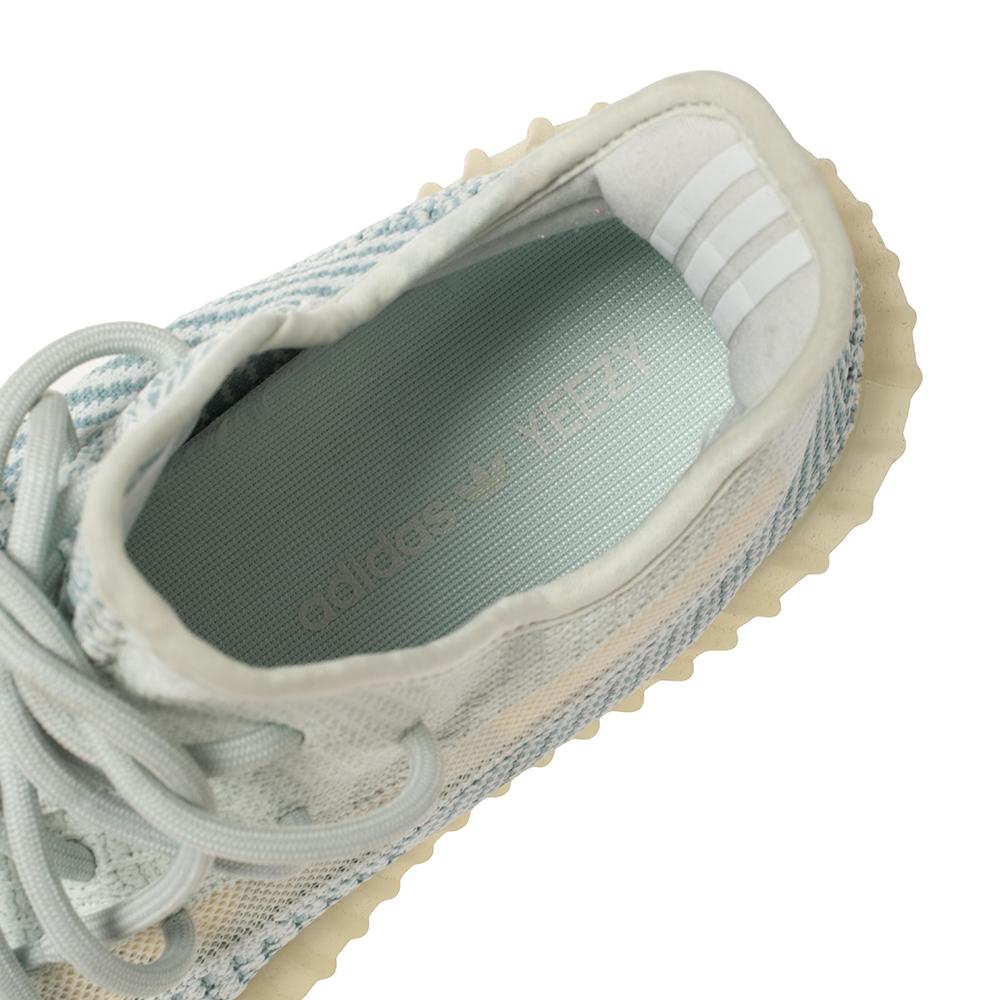 Yeezy x Adidas White/Blue Cotton Knit Boost 350 V2 Cloud White Sneaker Size 42.5 In Good Condition In Dubai, Al Qouz 2