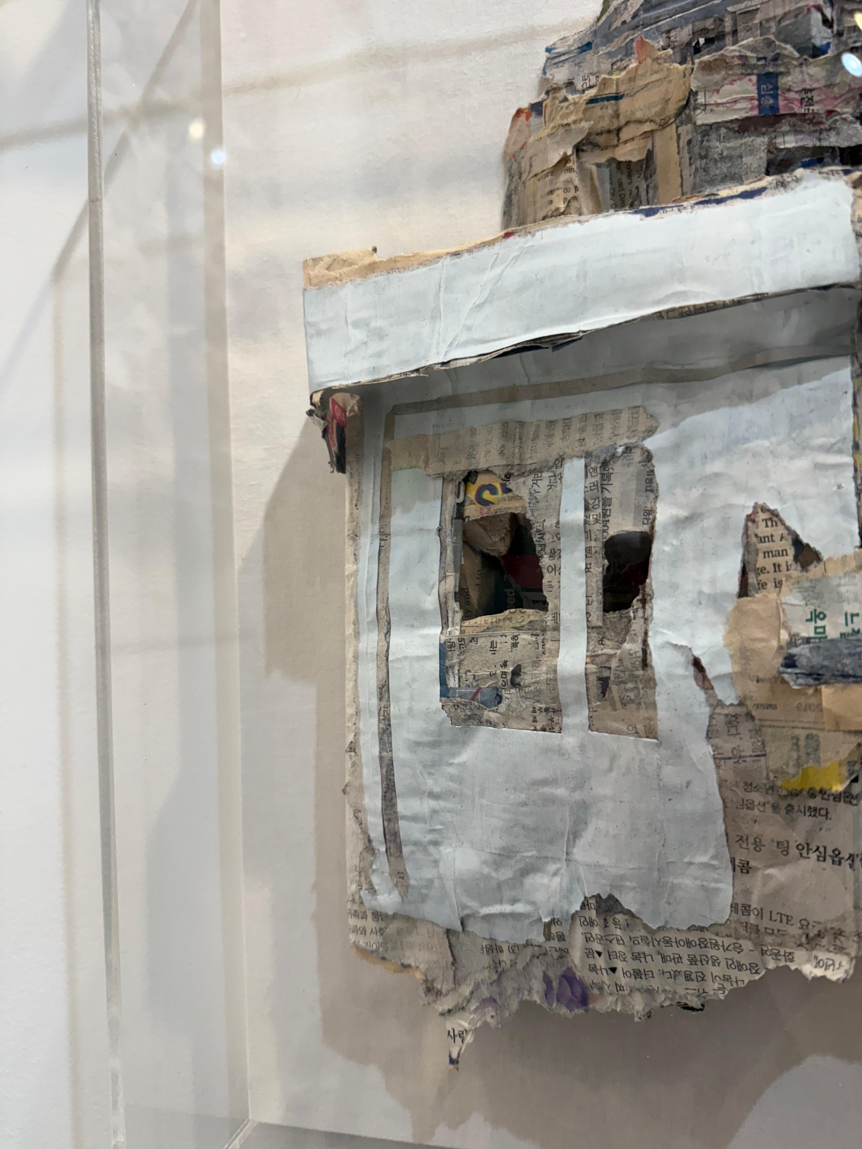 Papier journal sur toile Collage 3D dans une boîte en acrylique

Entre les mains de Yeji Moon, des matériaux ordinaires sont transformés en collages magnifiques et complexes qui évoquent avec force la nostalgie de l'enfance et un monde en pleine