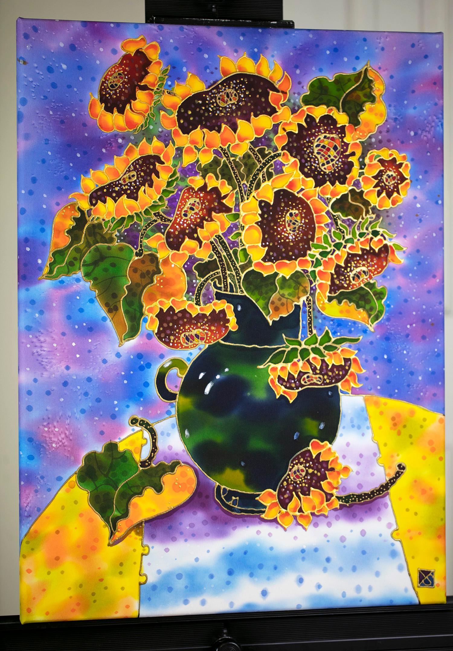 <p>Commenti dell'artista<br />Un vibrante bouquet di girasoli esplode di colori, i cui petali dorati e i ricchi centri marroni contrastano nettamente con un vaso verde intenso. Uno sfondo vivace di viola, blu e rosa, punteggiato da accenti più