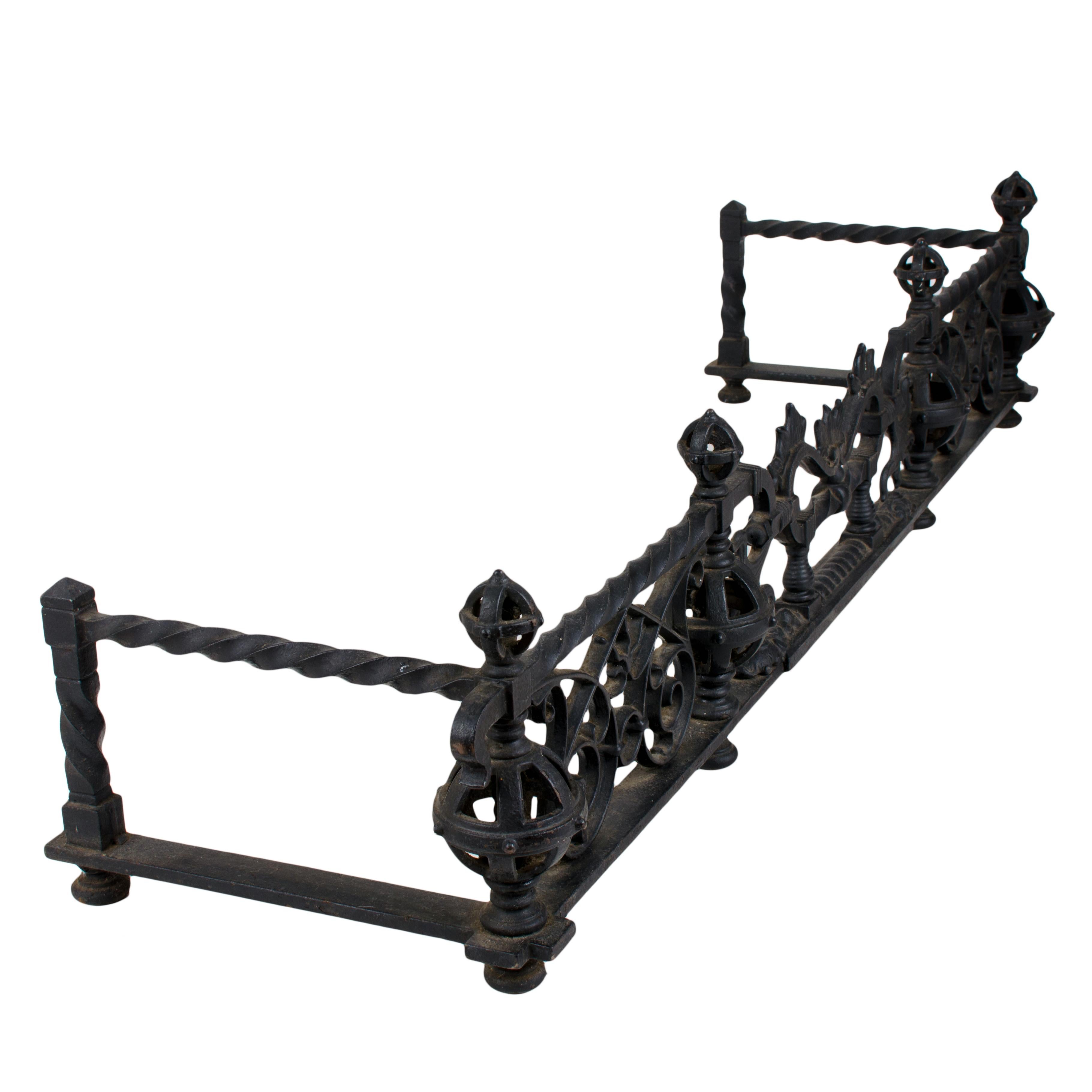 American Yellin School Arts & Crafts Iron Fire Fender, c.1900 For Sale