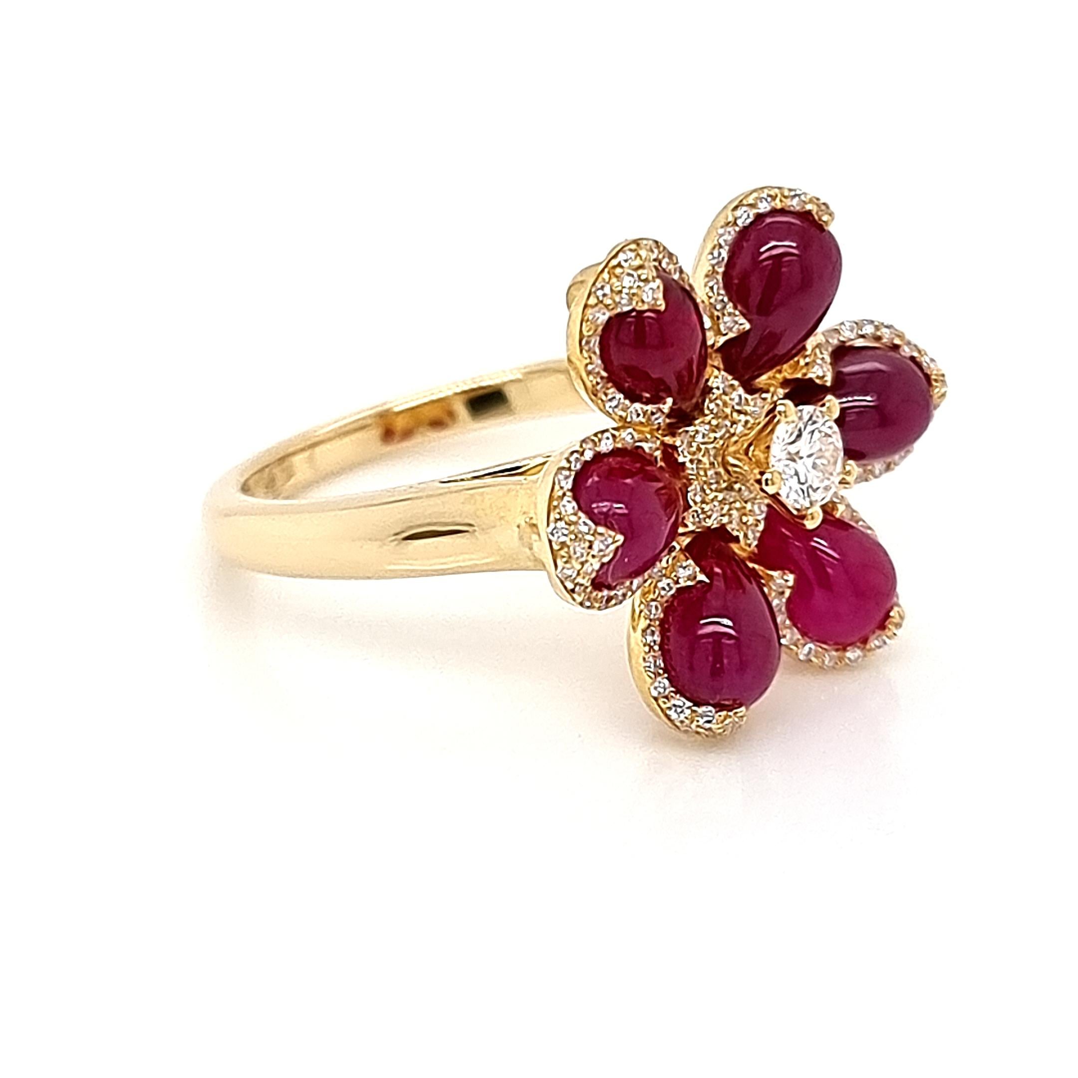 Yellow 18K Ring with White Diamonds and Rubies Flower Theme In New Condition For Sale In ประเวศ, TH