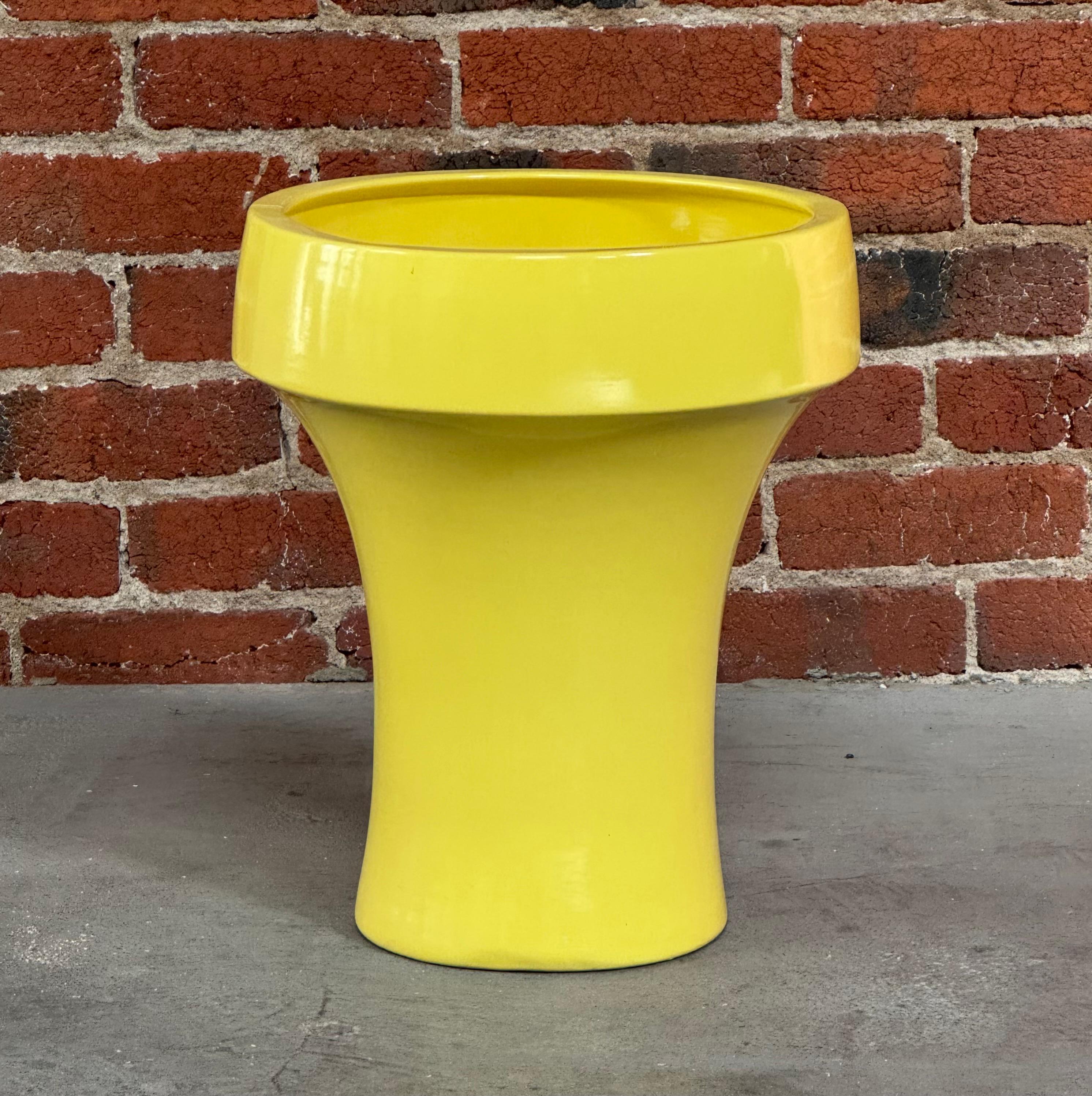 Américain Jardinière jaune des années 70 Marilyn Kay Austin pour Architectural Pottery  Wabi-Sabi en vente