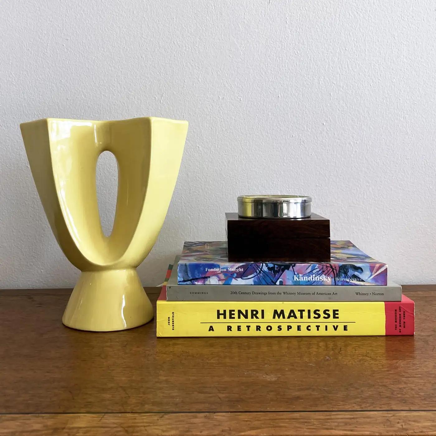 Mid-Century moderno Vaso astratto giallo Midcentury in vendita