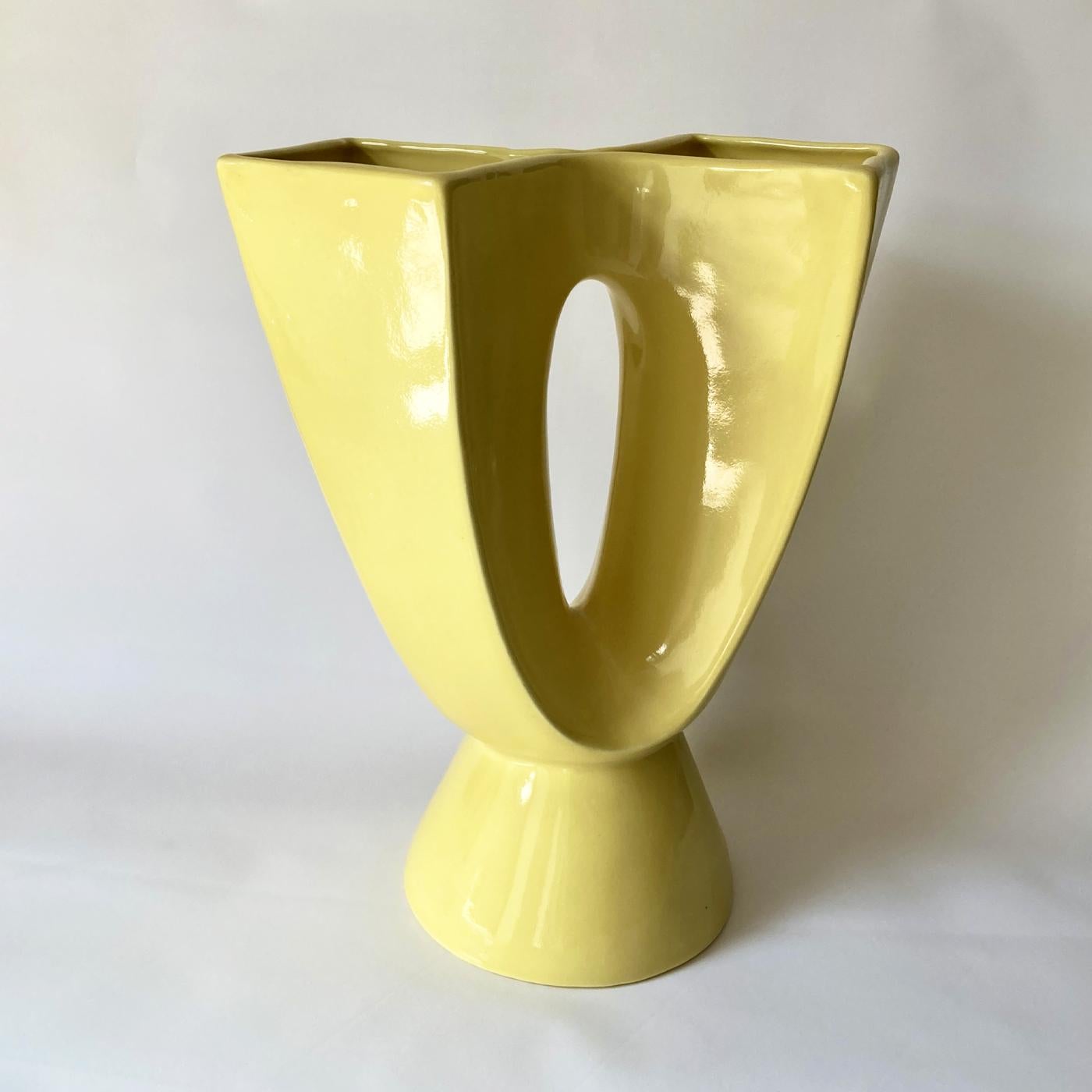 Metà XX secolo Vaso astratto giallo Midcentury in vendita