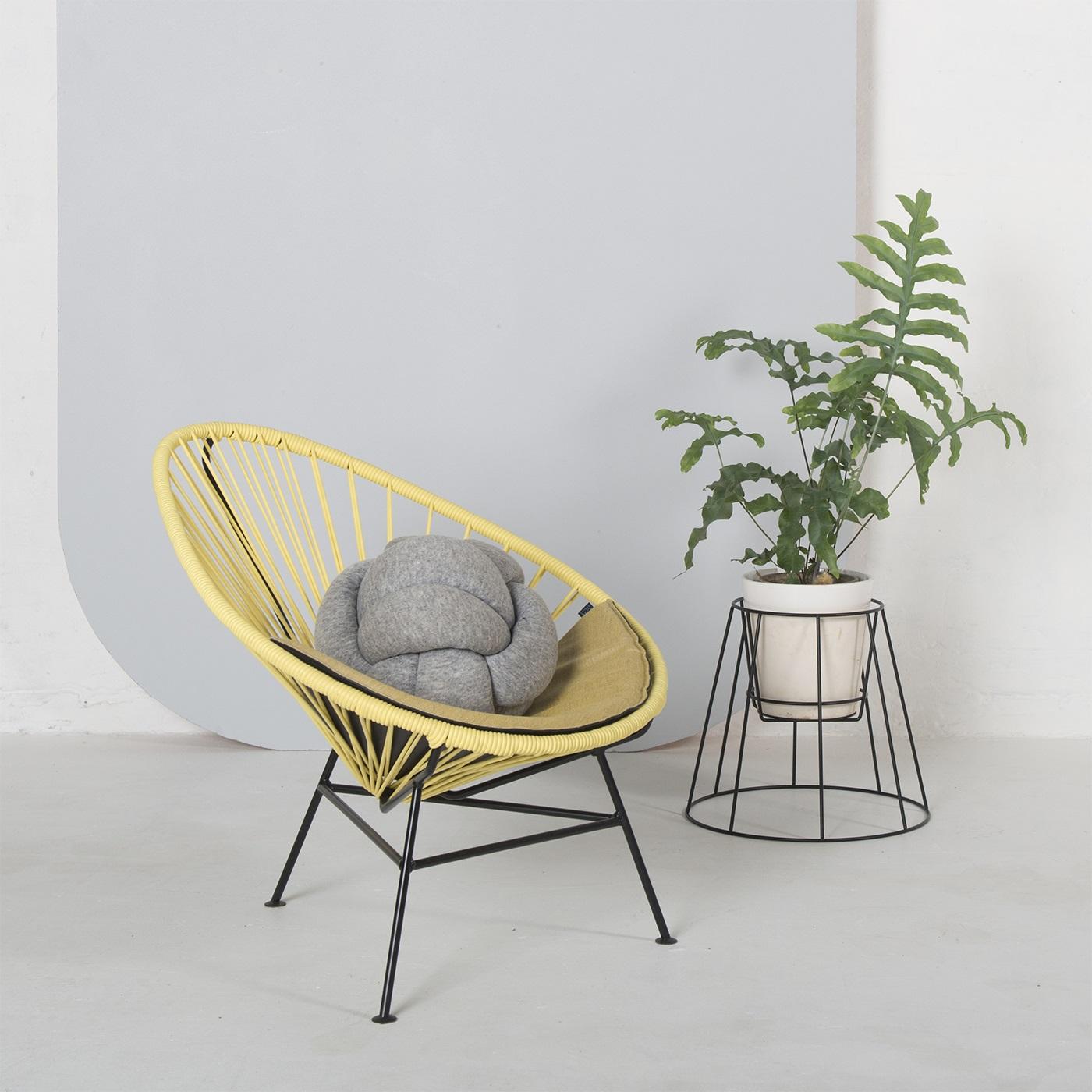 Mini sedia Acapulco gialla con cuscino giallo di OK Design
Dimensioni: P 70 x L 57 x H 62 cm.
Materiali: Metallo verniciato a polvere, Corde in PVC, tessuto.

Disponibile in altri colori. Contattateci.

La Sedia Acapulco Mini® per bambini è elegante