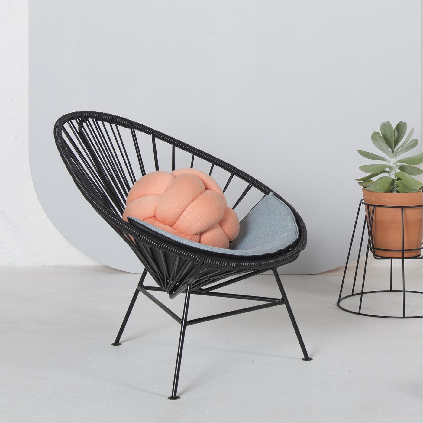 Verniciatura a polvere Mini sedia Acapulco gialla con cuscino giallo di OK Design in vendita