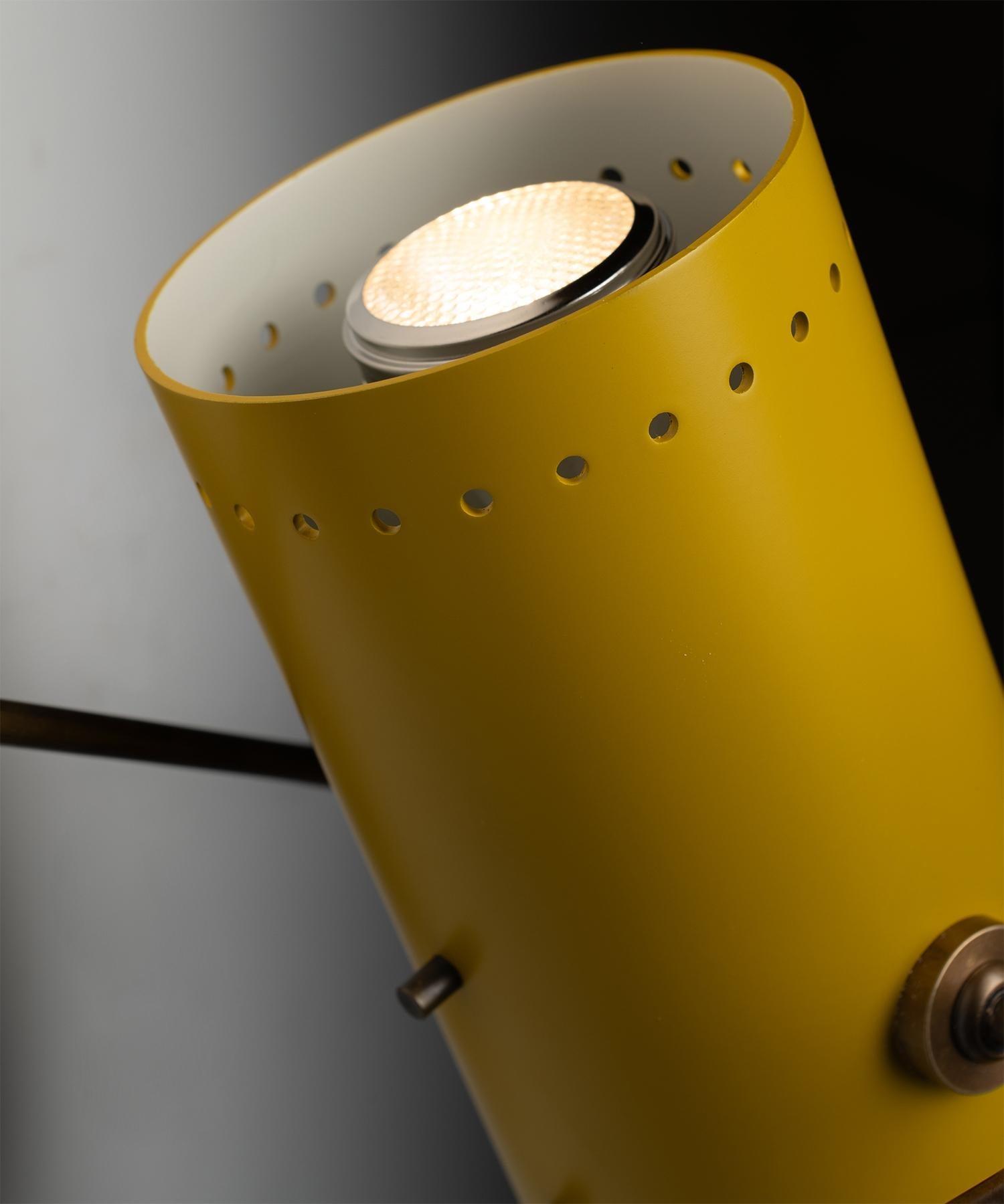*Veuillez noter que le prix est par unité, et que les lumières sont vendues individuellement*.

*Remarque : Ce luminaire est fabriqué en Italie et est livré avec un nouveau câblage (câblage européen). Il n'est pas homologué UL. Le délai de livraison