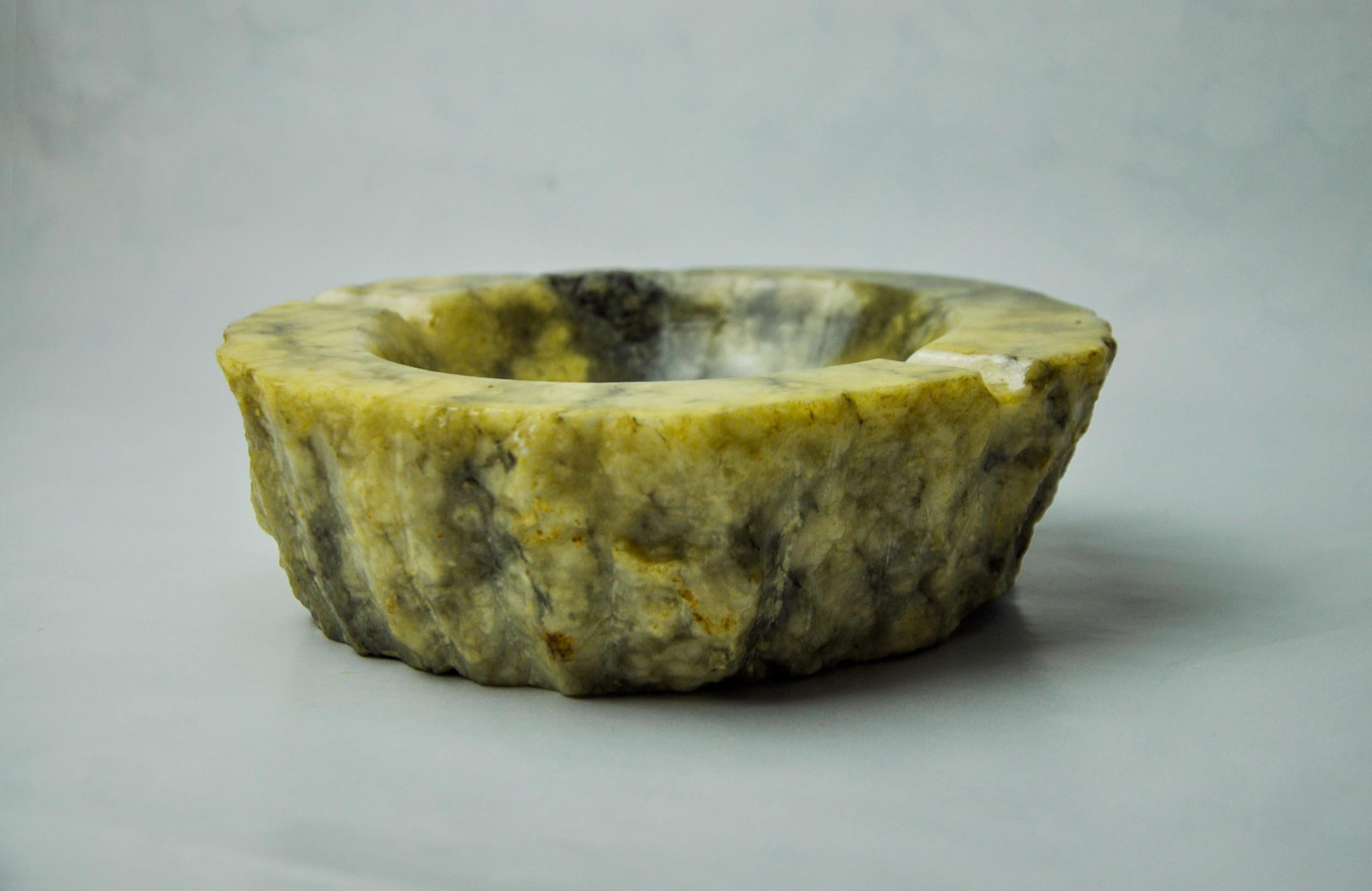 Yellow alabaster ashtray by Romano Bianchi, Italy, 1970 In Good Condition For Sale In BARCELONA, ES